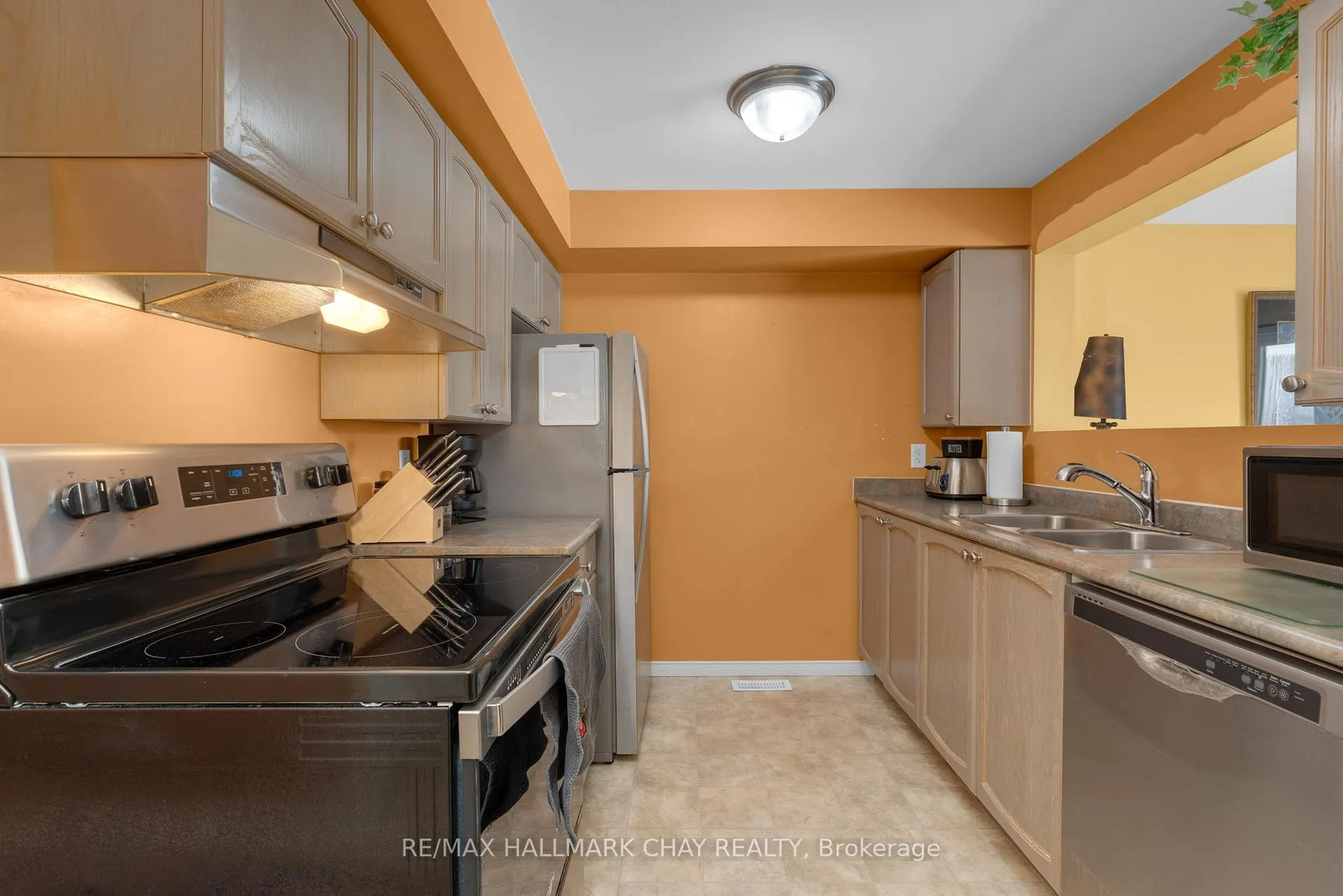 Photo 7 of 43 Srigley Street, Barrie, Holly — HOMEH