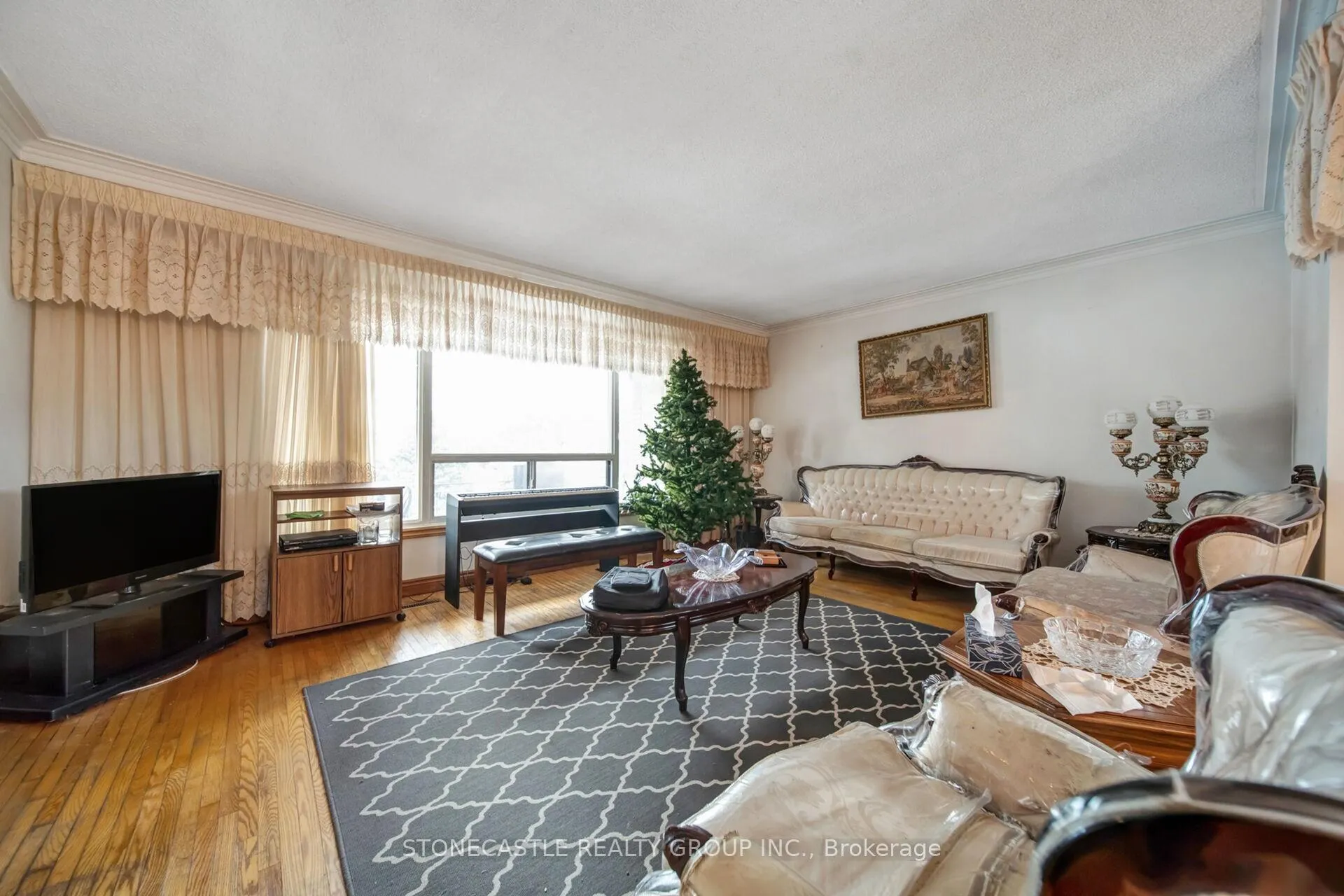 Photo 10 of 5 Francine Court, Vaughan, East Woodbridge — HOMEH