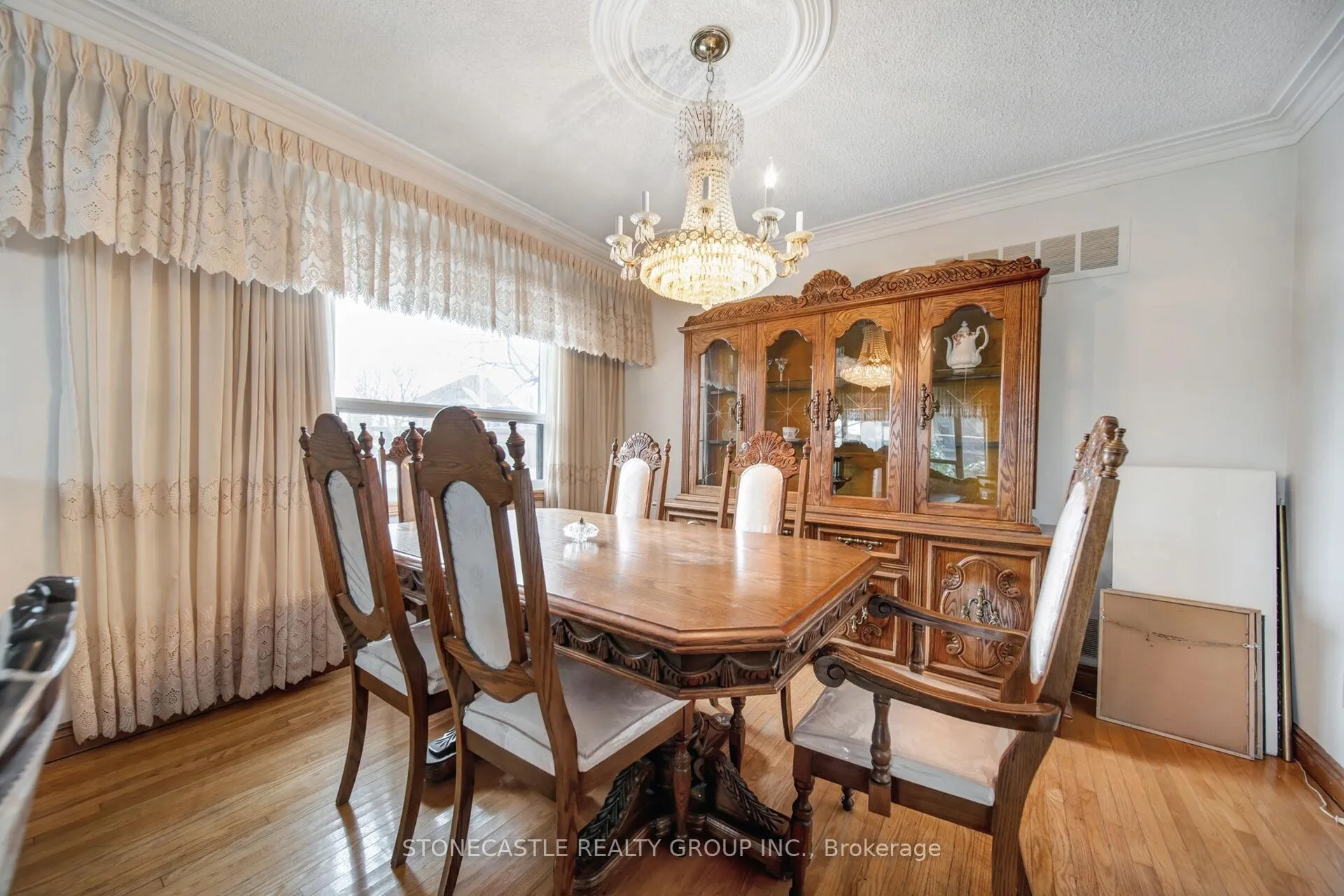 Photo 12 of 5 Francine Court, Vaughan, East Woodbridge — HOMEH
