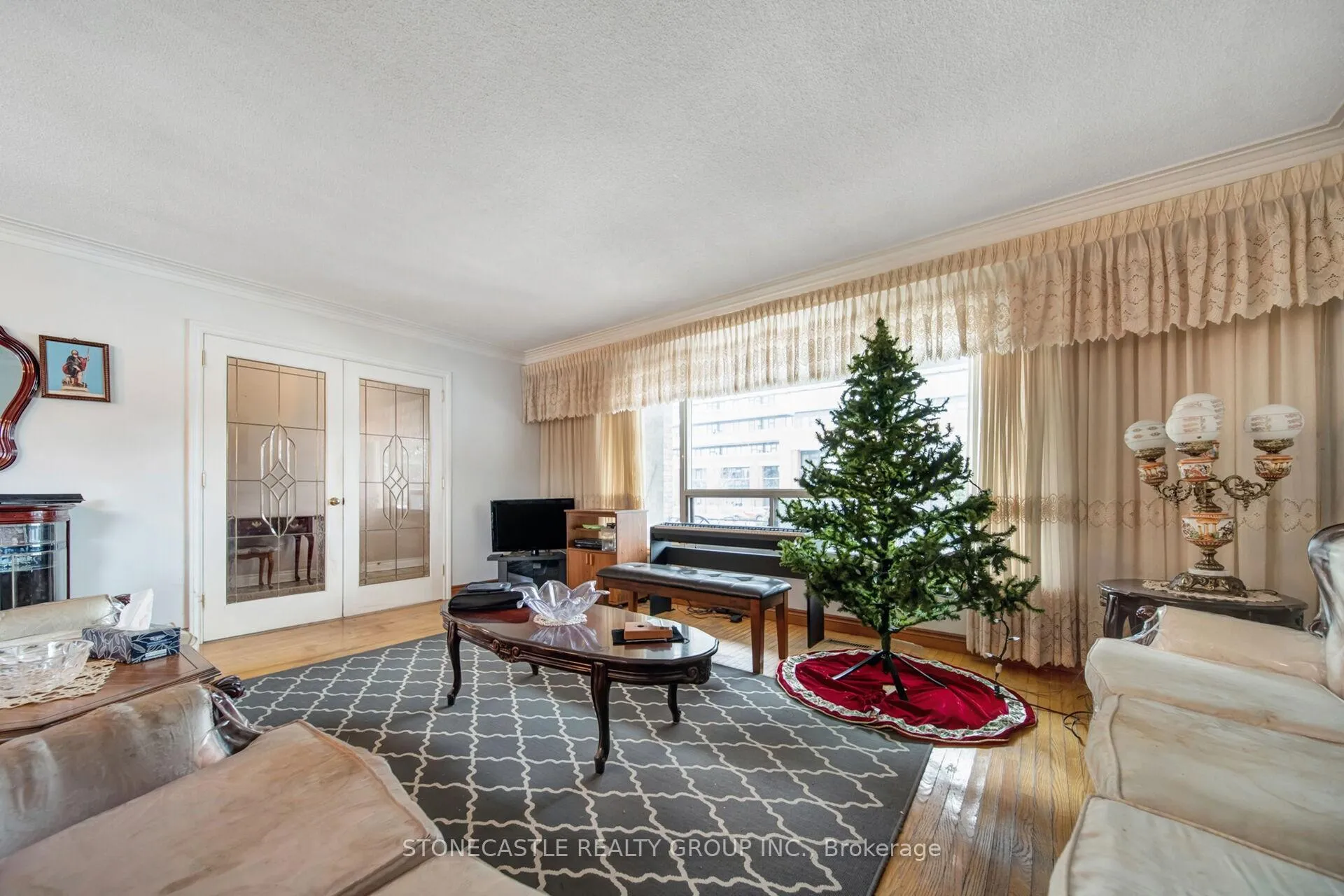 Photo 13 of 5 Francine Court, Vaughan, East Woodbridge — HOMEH