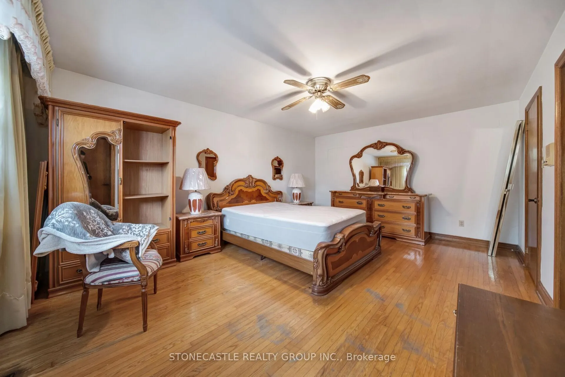 Photo 22 of 5 Francine Court, Vaughan, East Woodbridge — HOMEH