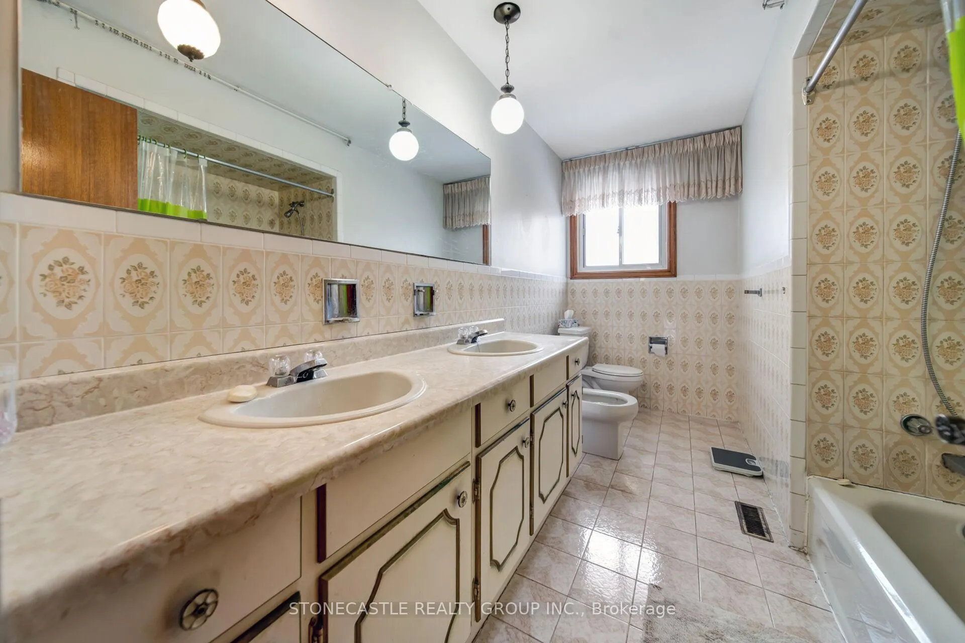 Photo 25 of 5 Francine Court, Vaughan, East Woodbridge — HOMEH
