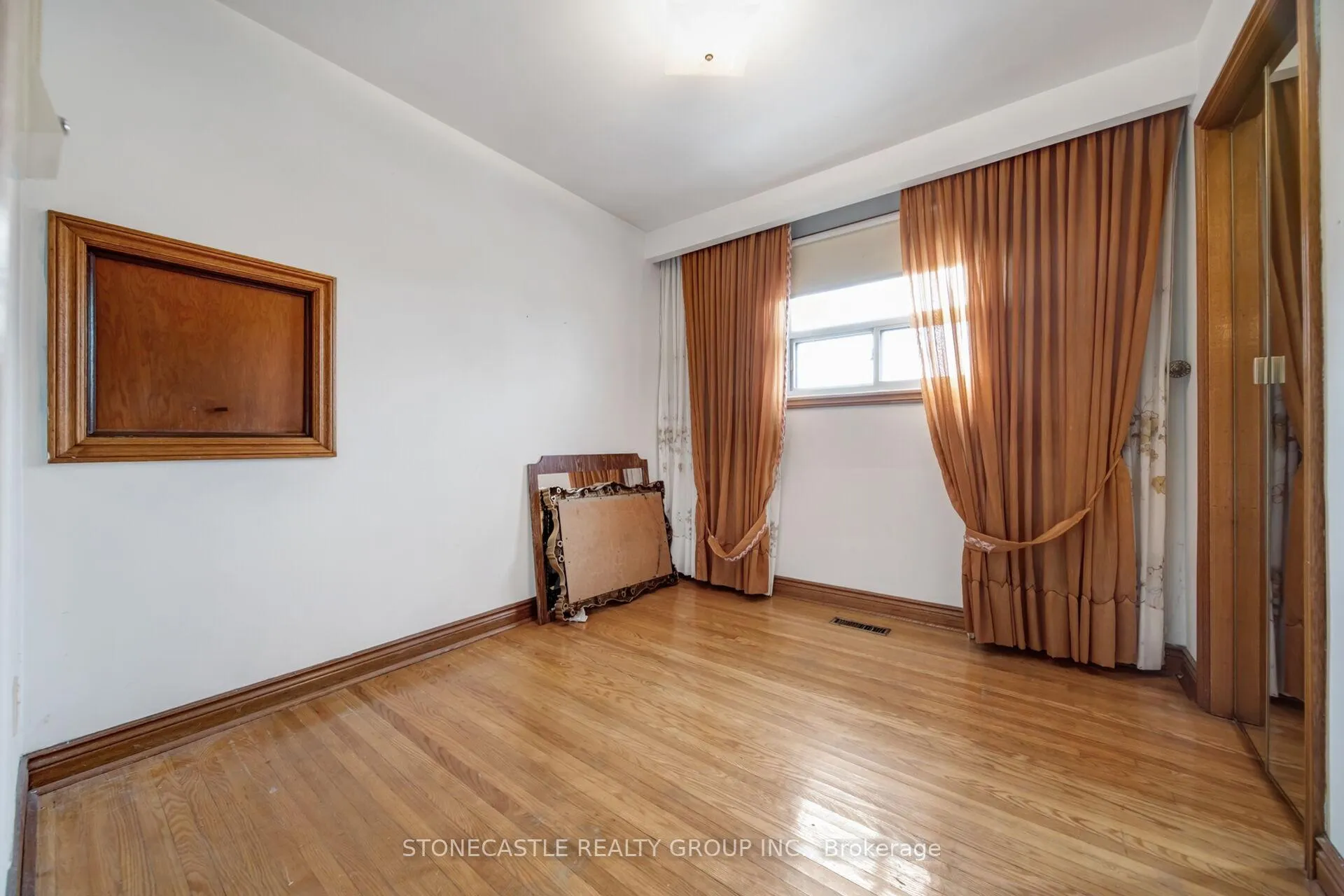 Photo 26 of 5 Francine Court, Vaughan, East Woodbridge — HOMEH