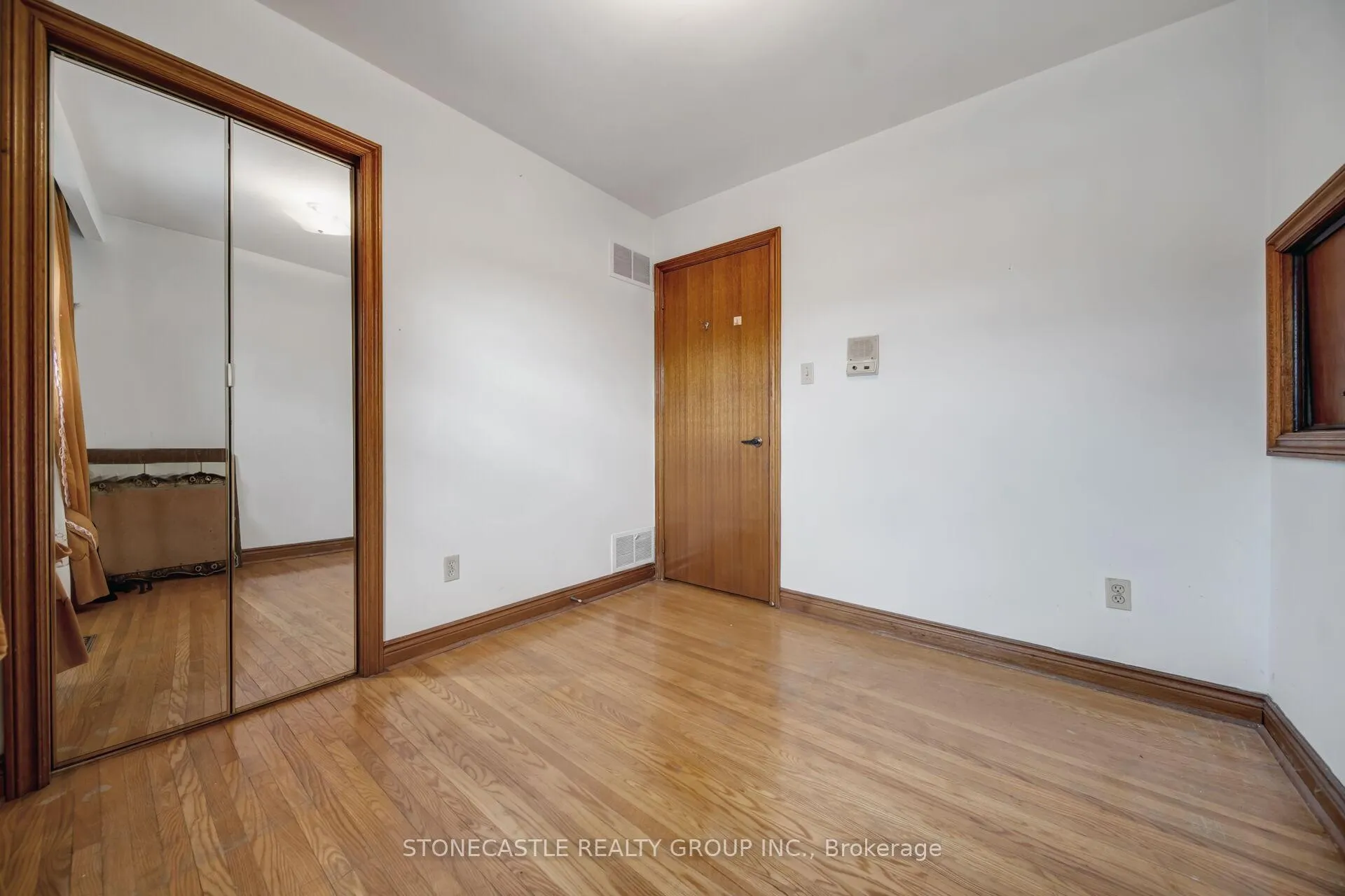 Photo 29 of 5 Francine Court, Vaughan, East Woodbridge — HOMEH