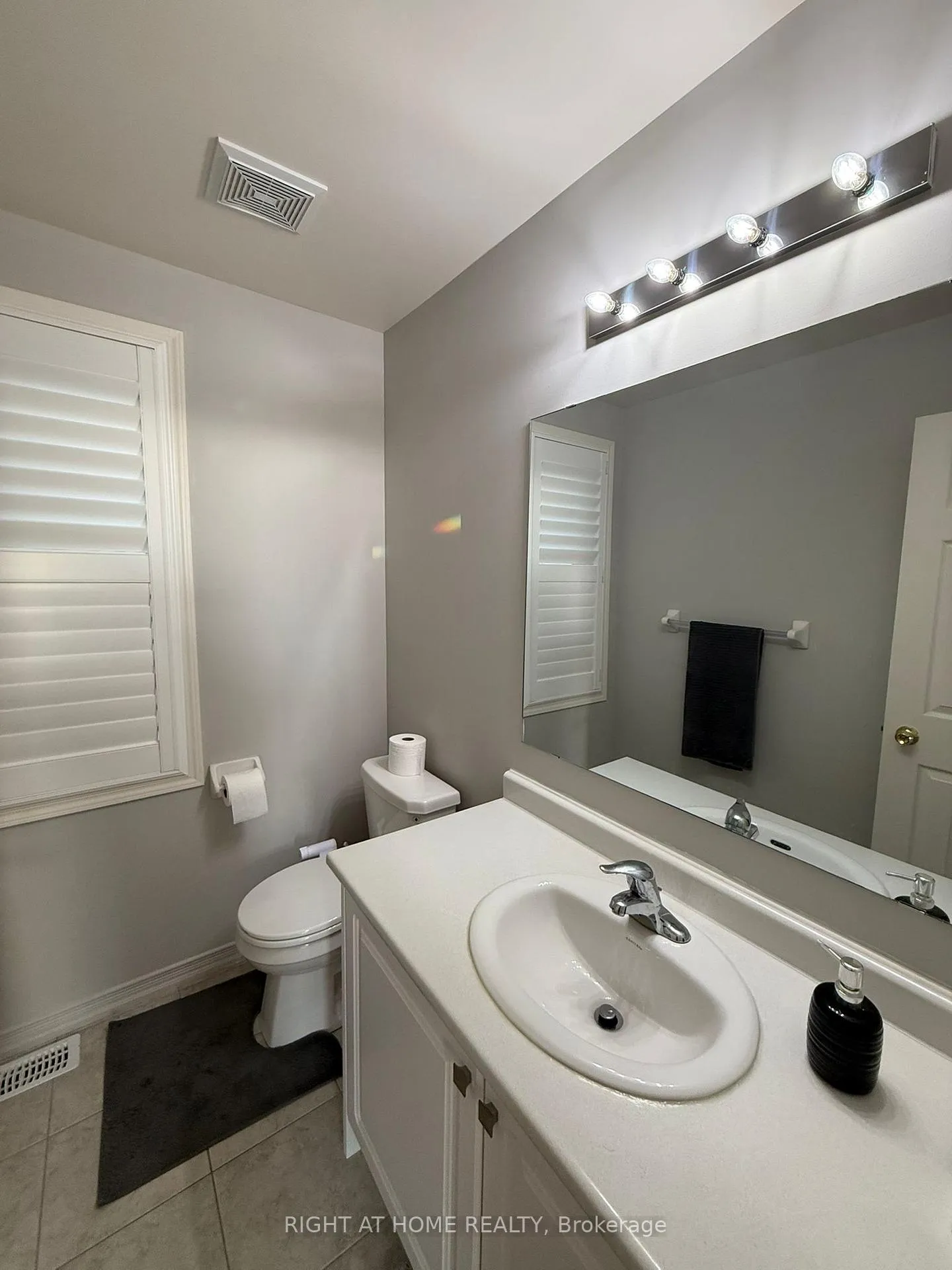 Photo 17 of 1 Mortlock Street E, Ajax, Central East — HOMEH