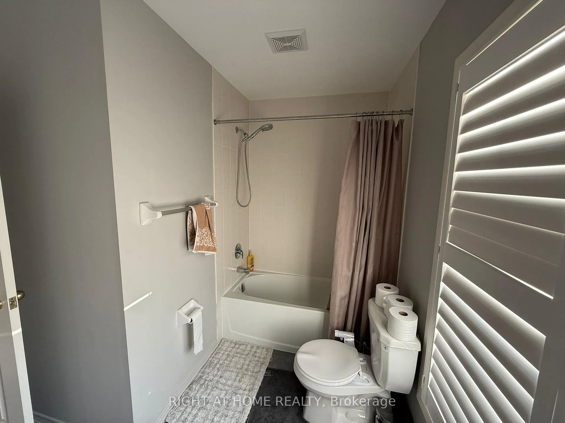 Photo 33 of 1 Mortlock Street E, Ajax, Central East — HOMEH