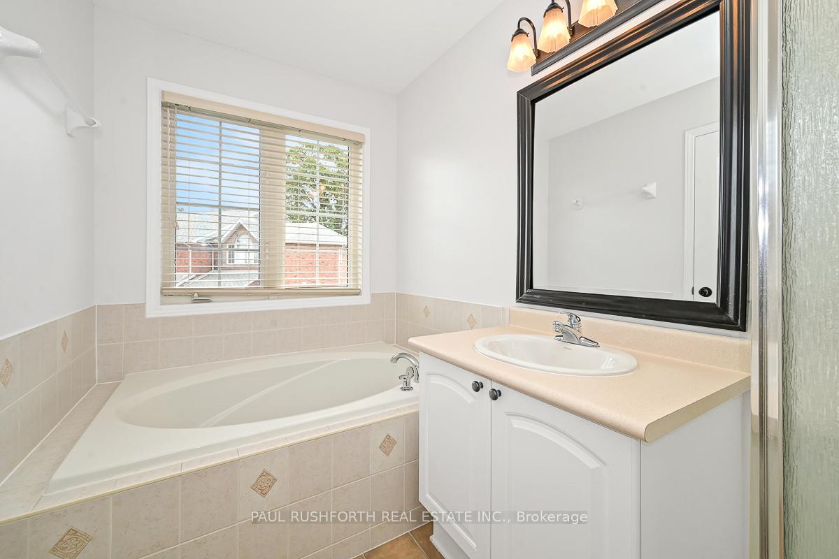 Photo 12 of 115 Tall Oak Private, Ottawa, Riverview Park — HOMEH