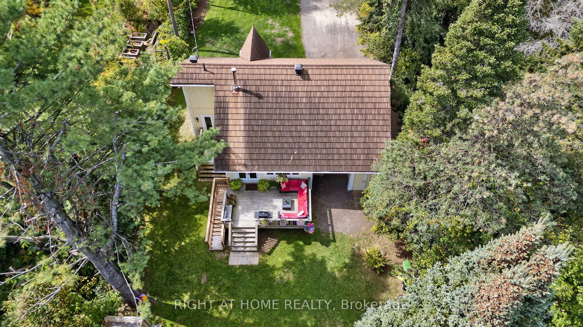 Photo 2 of 11 Nicholson Drive, Uxbridge, Rural Uxbridge — HOMEH