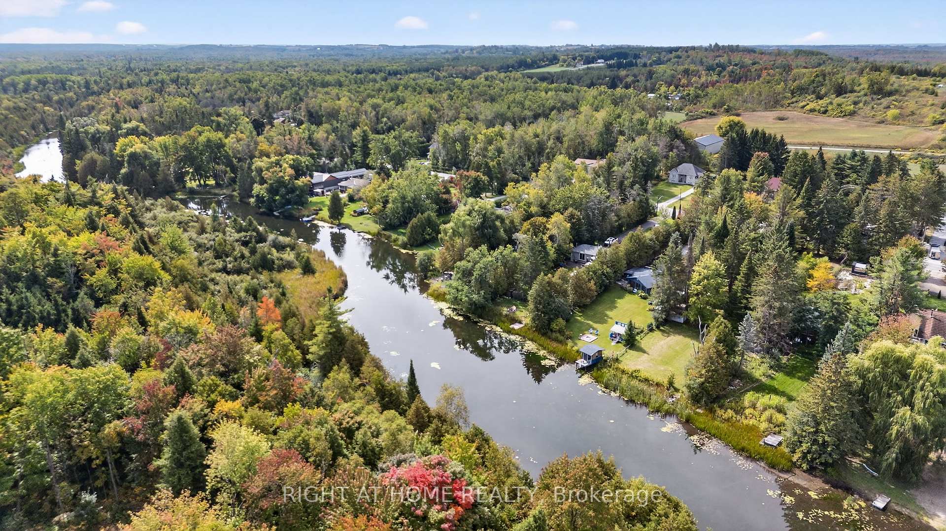 Photo 4 of 11 Nicholson Drive, Uxbridge, Rural Uxbridge — HOMEH