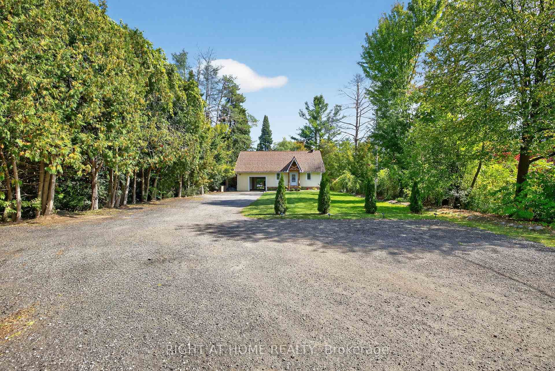 Photo 5 of 11 Nicholson Drive, Uxbridge, Rural Uxbridge — HOMEH