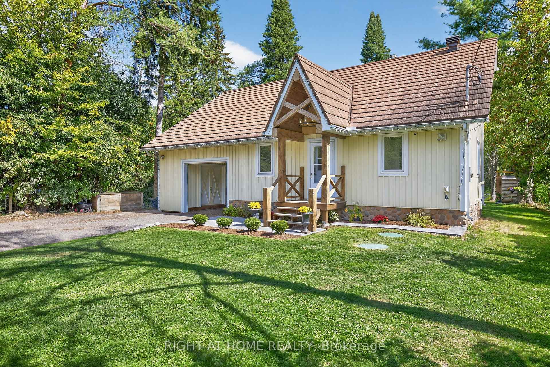 Photo 6 of 11 Nicholson Drive, Uxbridge, Rural Uxbridge — HOMEH