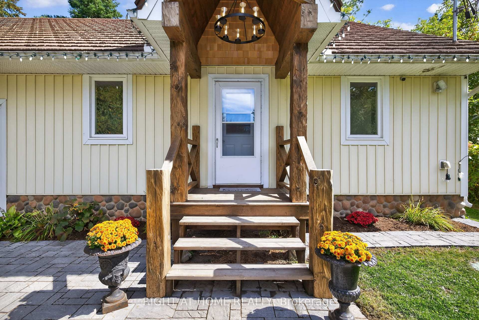 Photo 7 of 11 Nicholson Drive, Uxbridge, Rural Uxbridge — HOMEH