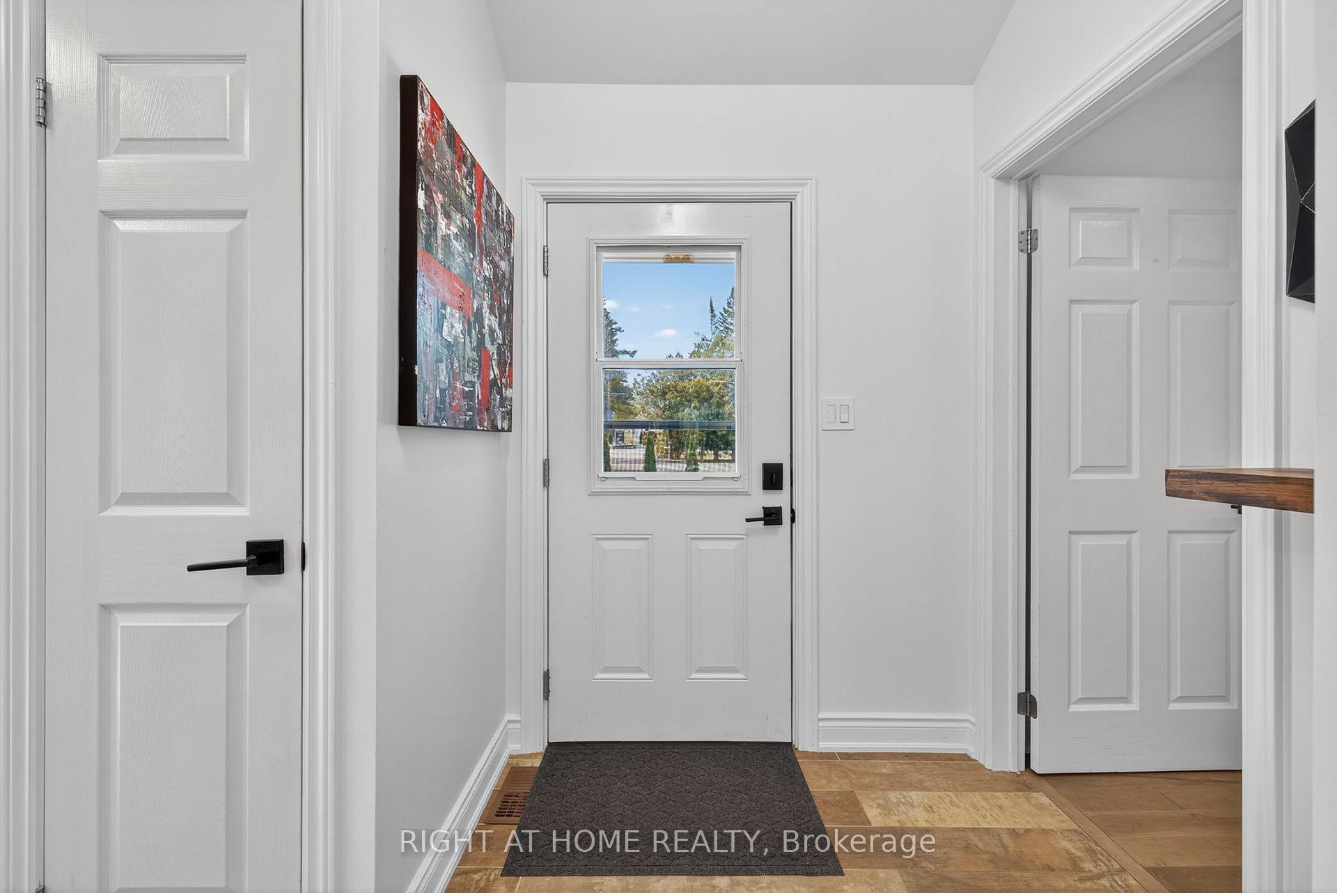 Photo 8 of 11 Nicholson Drive, Uxbridge, Rural Uxbridge — HOMEH