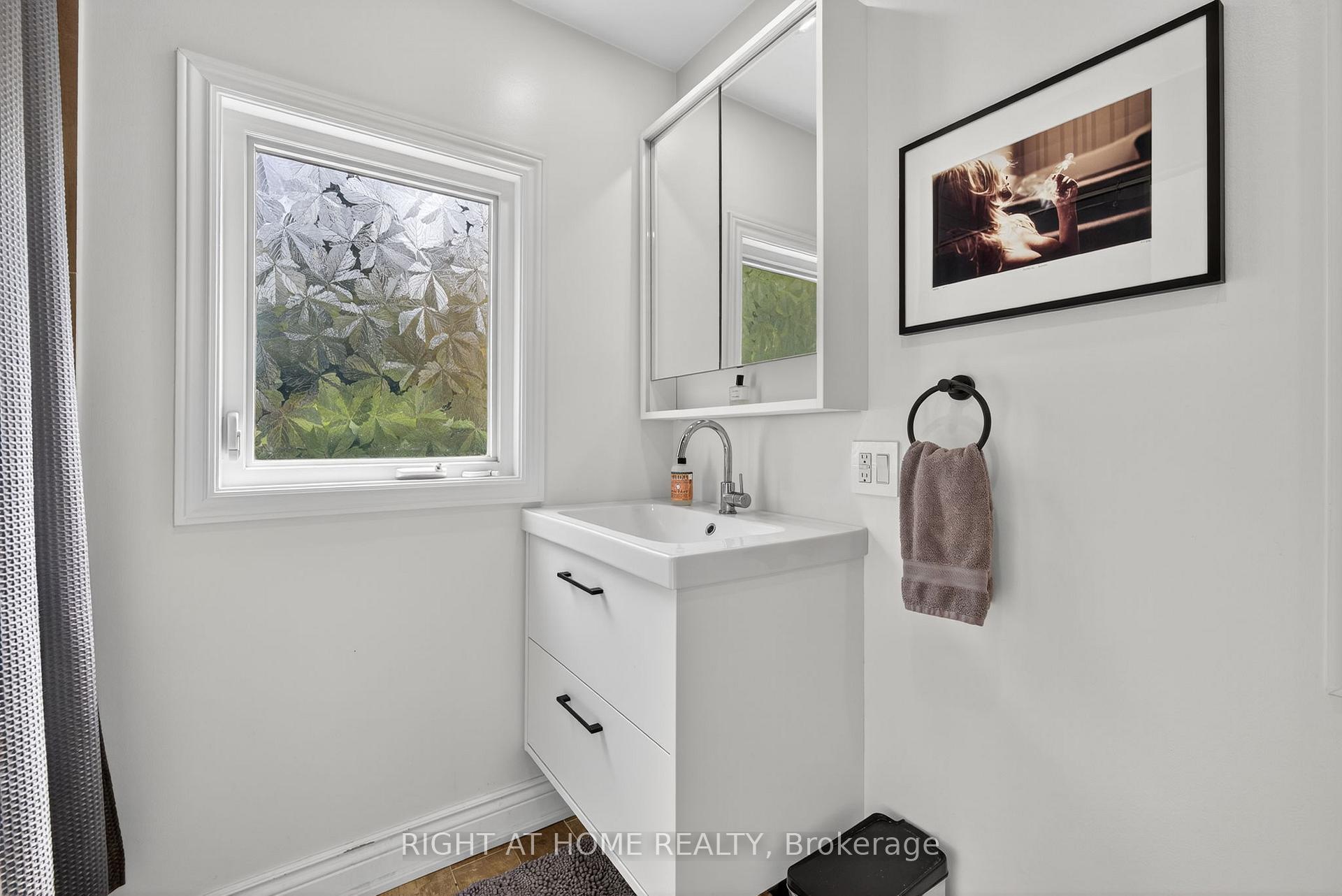 Photo 12 of 11 Nicholson Drive, Uxbridge, Rural Uxbridge — HOMEH