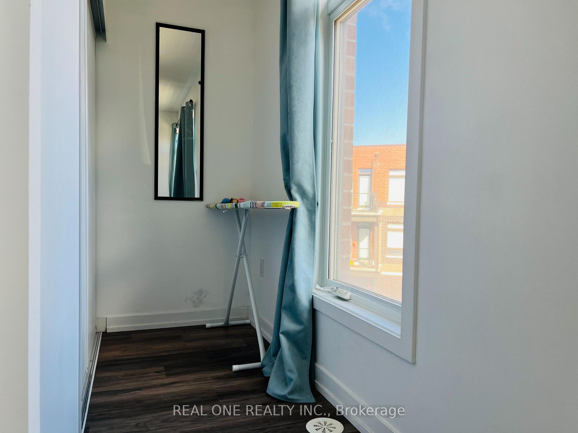 Photo 9 of 271 Dalhousie Street, Vaughan, Vaughan Grove — HOMEH