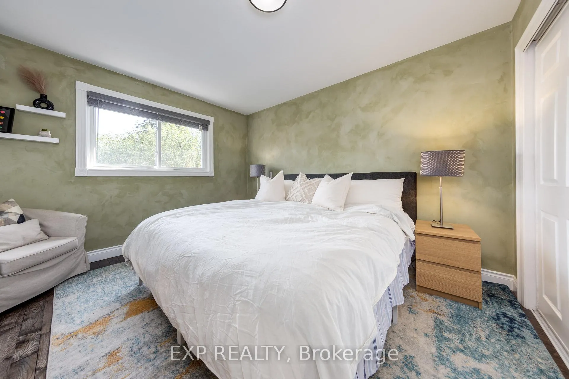 Photo 2 of 158 Millcroft Way N, Vaughan, Brownridge — HOMEH