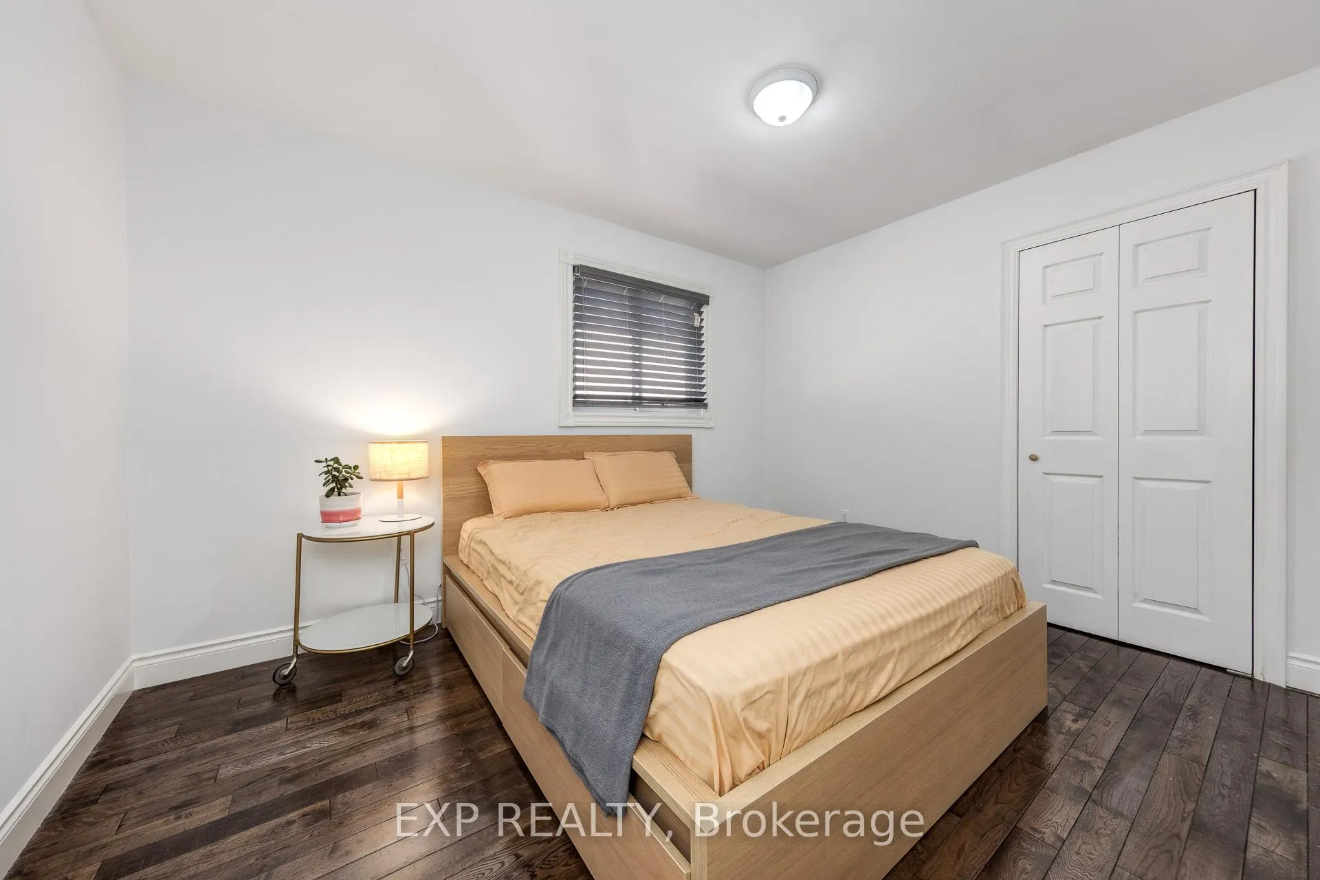 Photo 3 of 158 Millcroft Way N, Vaughan, Brownridge — HOMEH
