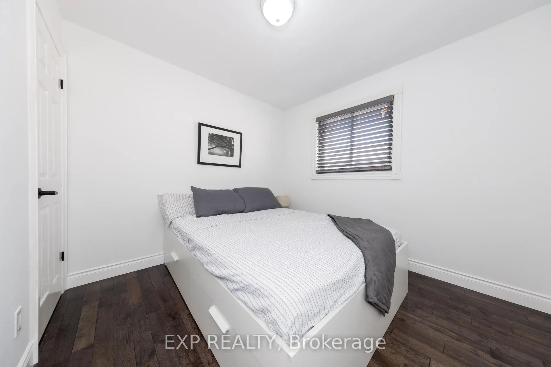 Photo 4 of 158 Millcroft Way N, Vaughan, Brownridge — HOMEH