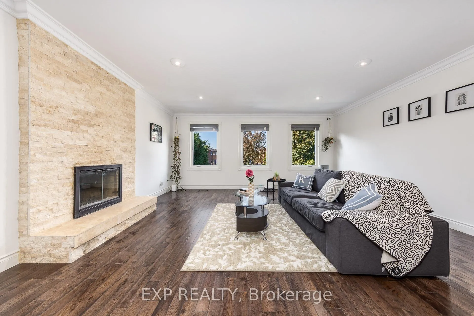 Photo 5 of 158 Millcroft Way N, Vaughan, Brownridge — HOMEH