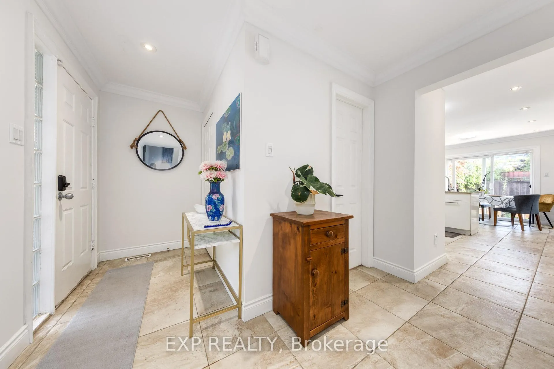 Photo 7 of 158 Millcroft Way N, Vaughan, Brownridge — HOMEH