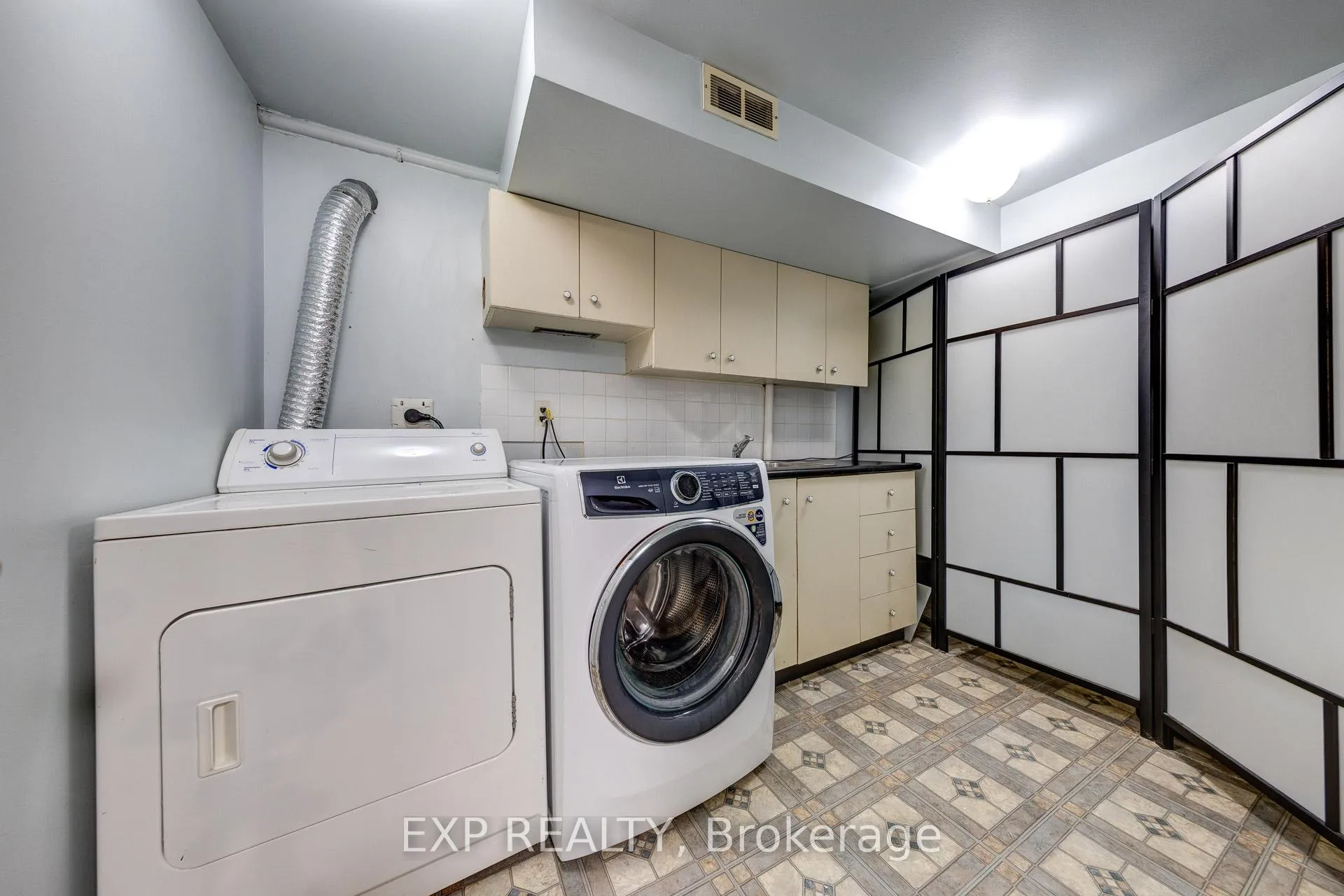 Photo 13 of 158 Millcroft Way N, Vaughan, Brownridge — HOMEH
