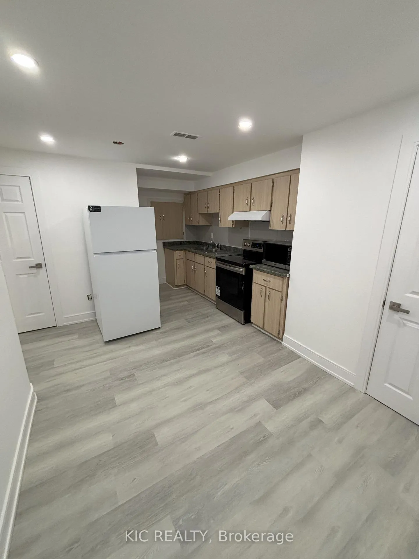 Photo 5 of Unit Lower Level, 213 Equator Crescent, Vaughan, Vellore Village — HOMEH