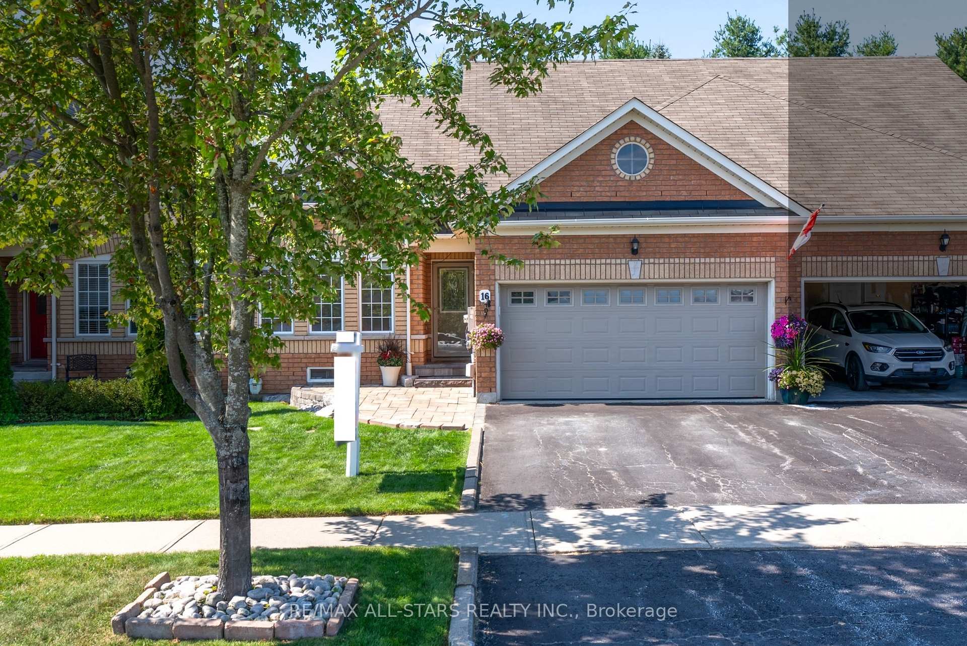 Photo 2 of 16 Norm Goodspeed Drive, Uxbridge — HOMEH