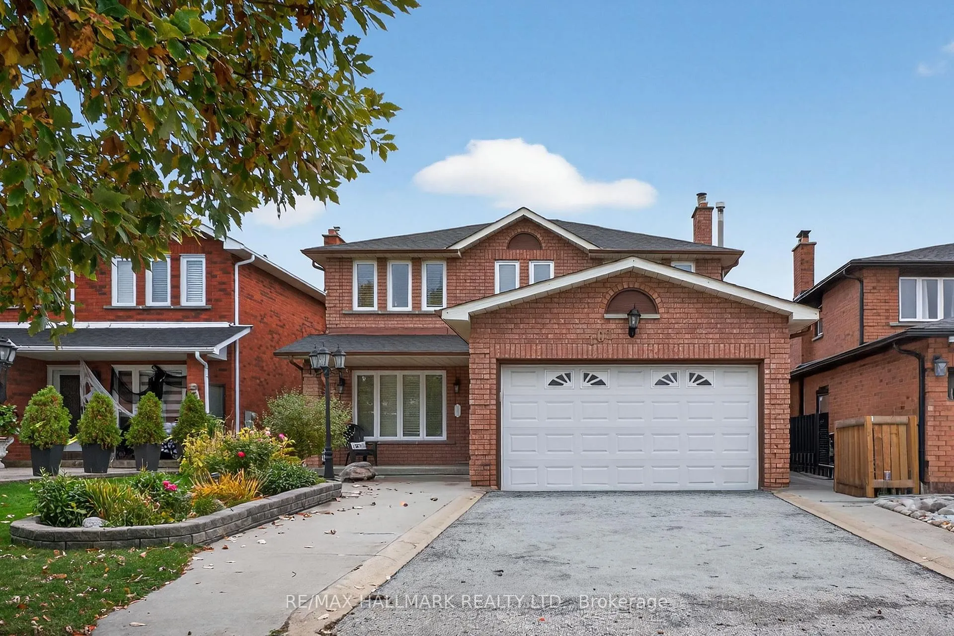 Photo 1 of 101 Embassy Drive, Vaughan, East Woodbridge — HOMEH