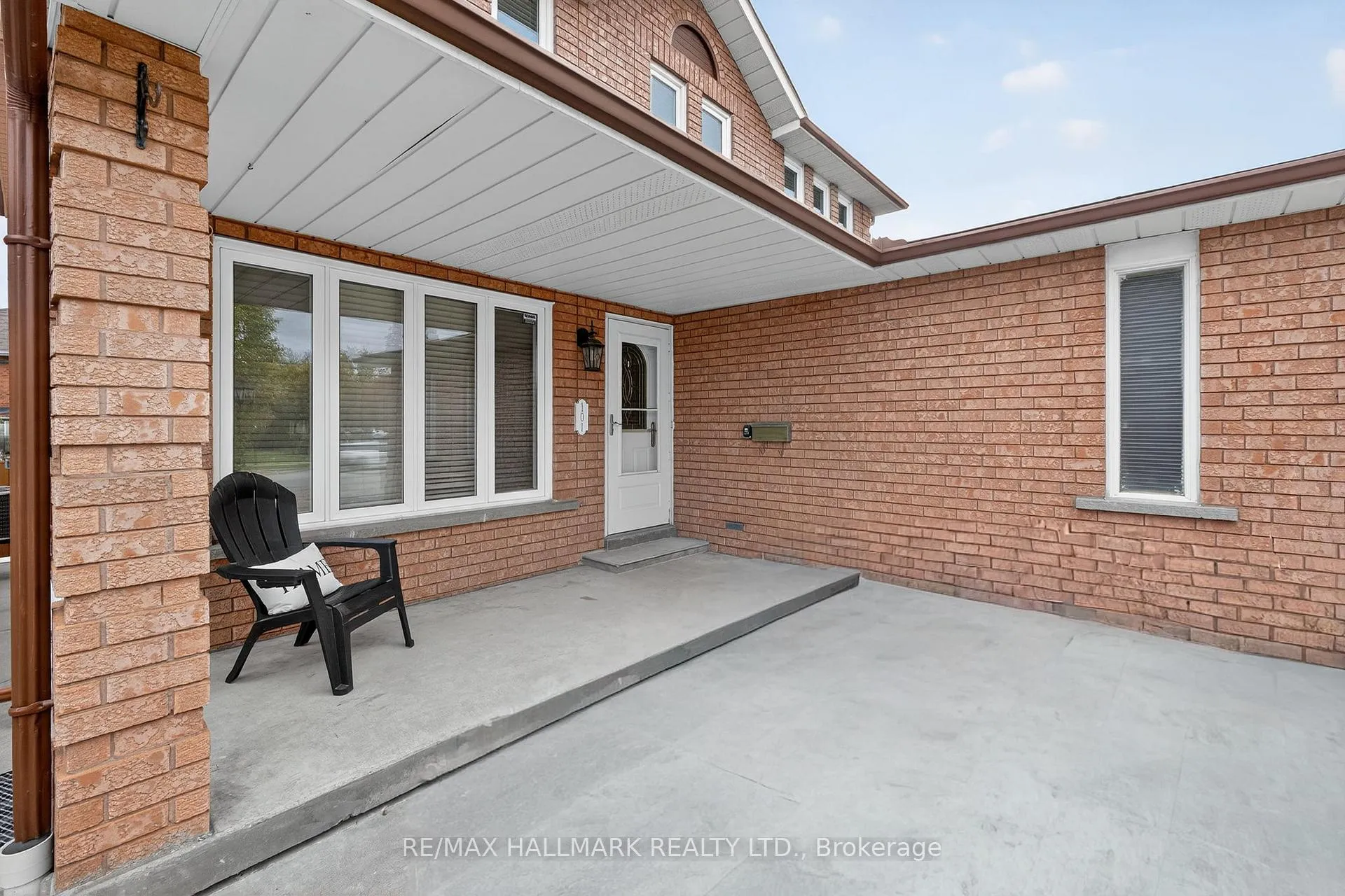 Photo 4 of 101 Embassy Drive, Vaughan, East Woodbridge — HOMEH