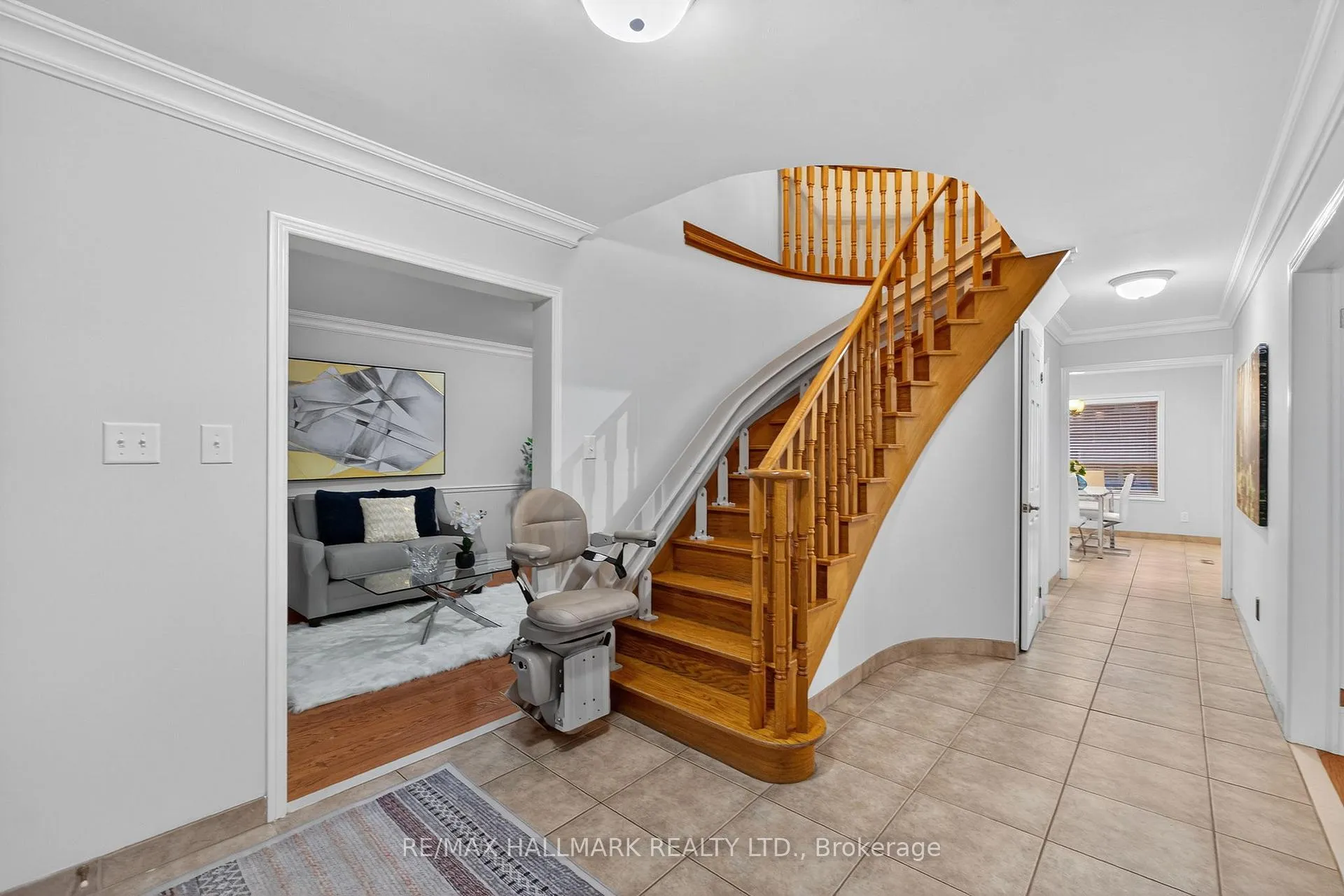 Photo 5 of 101 Embassy Drive, Vaughan, East Woodbridge — HOMEH