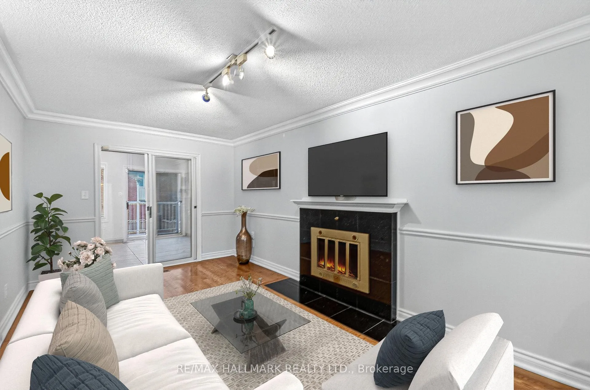 Photo 6 of 101 Embassy Drive, Vaughan, East Woodbridge — HOMEH