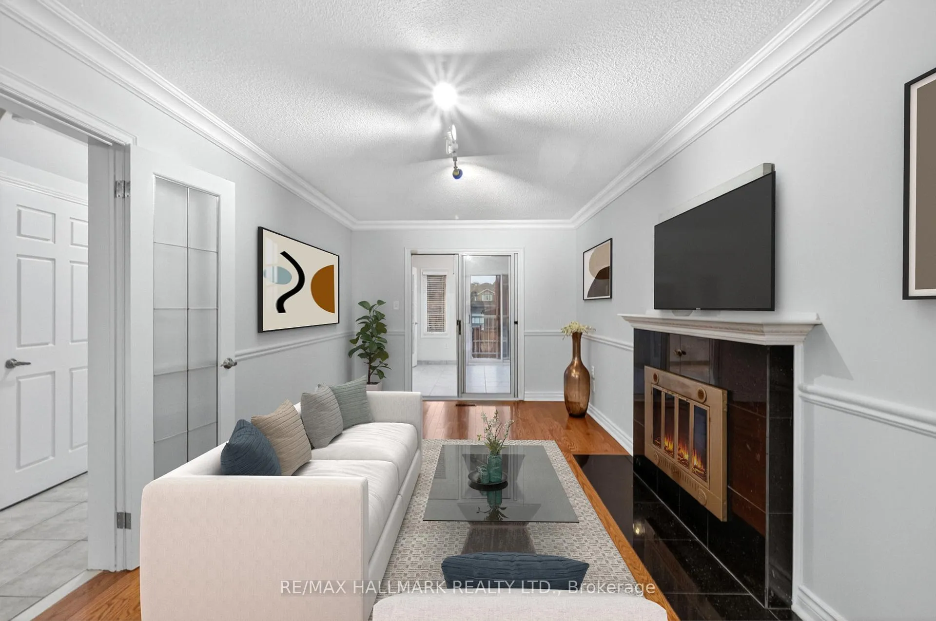 Photo 7 of 101 Embassy Drive, Vaughan, East Woodbridge — HOMEH