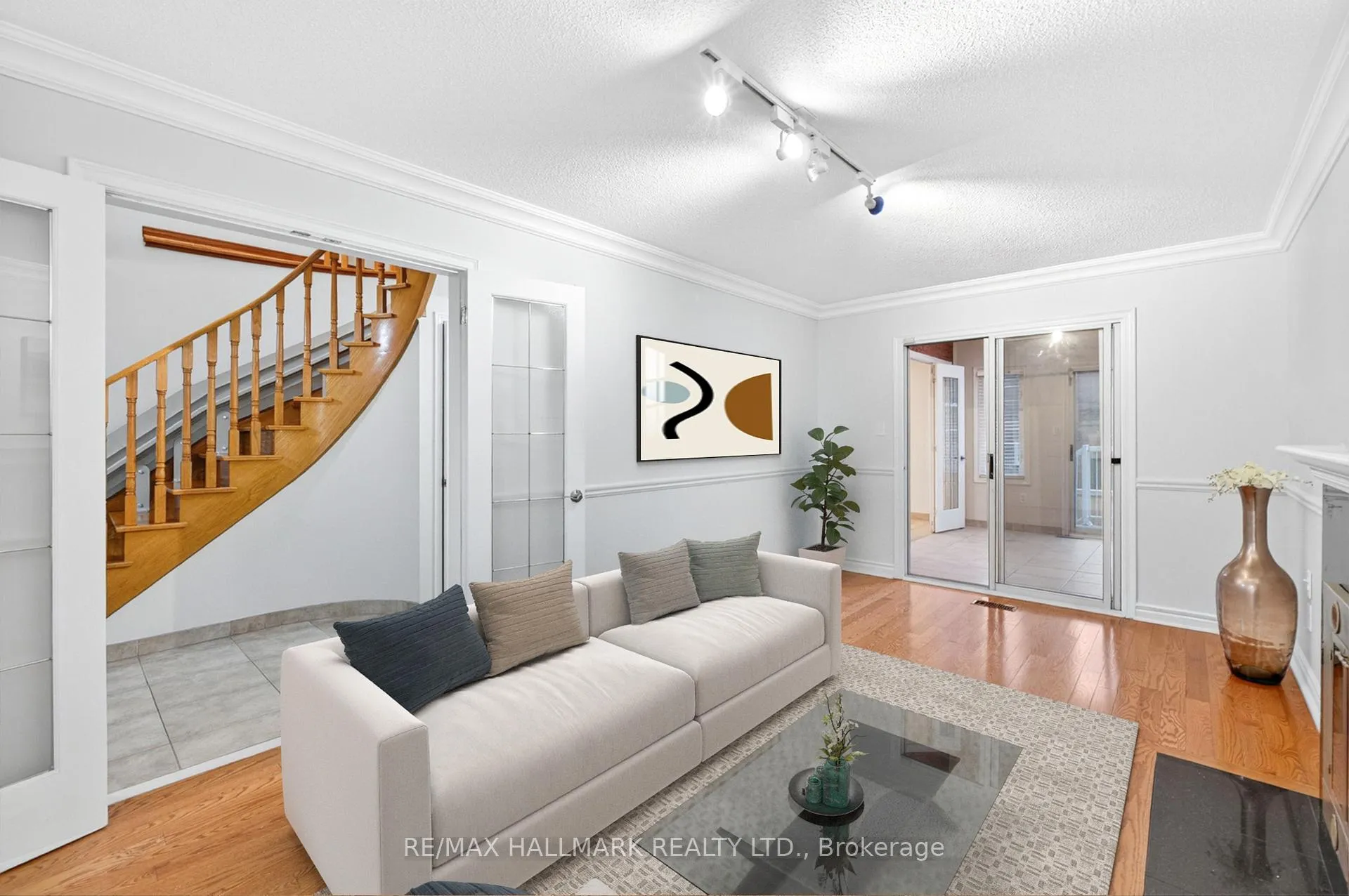 Photo 8 of 101 Embassy Drive, Vaughan, East Woodbridge — HOMEH