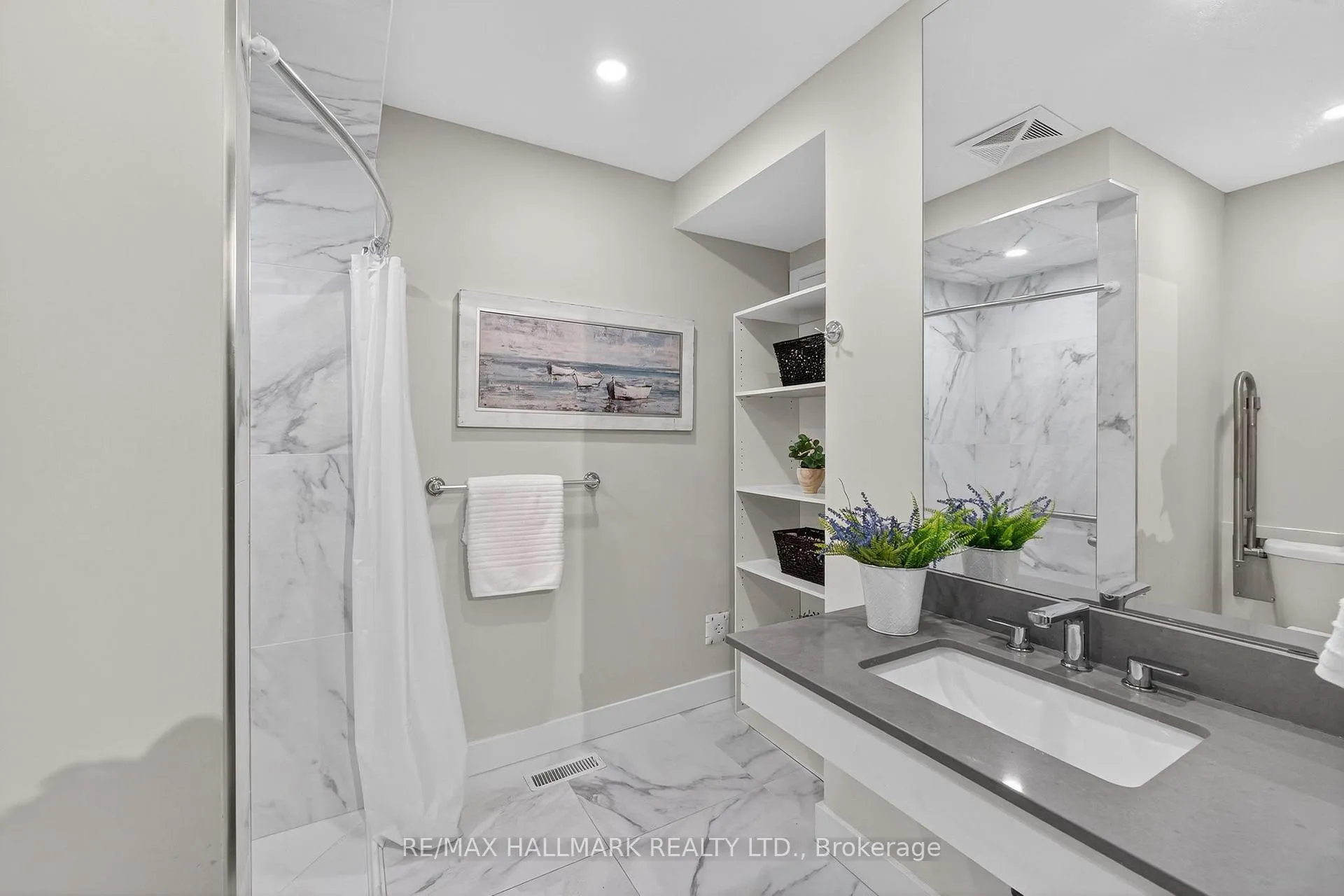 Photo 10 of 101 Embassy Drive, Vaughan, East Woodbridge — HOMEH