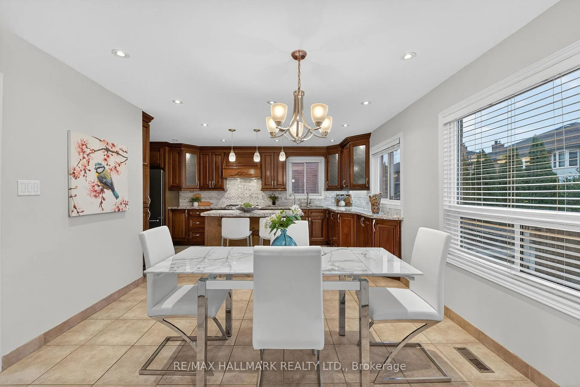 Photo 13 of 101 Embassy Drive, Vaughan, East Woodbridge — HOMEH