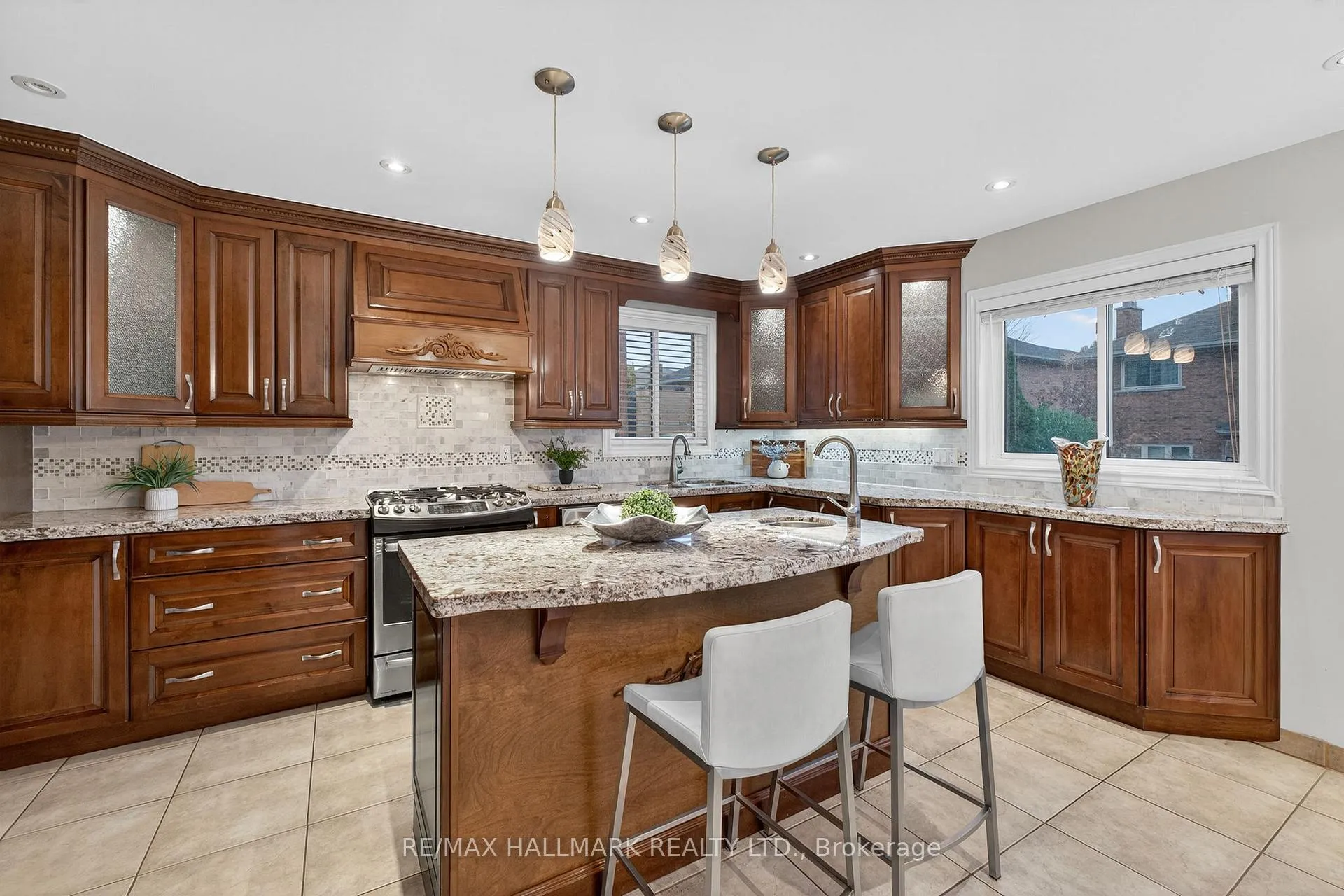 Photo 17 of 101 Embassy Drive, Vaughan, East Woodbridge — HOMEH