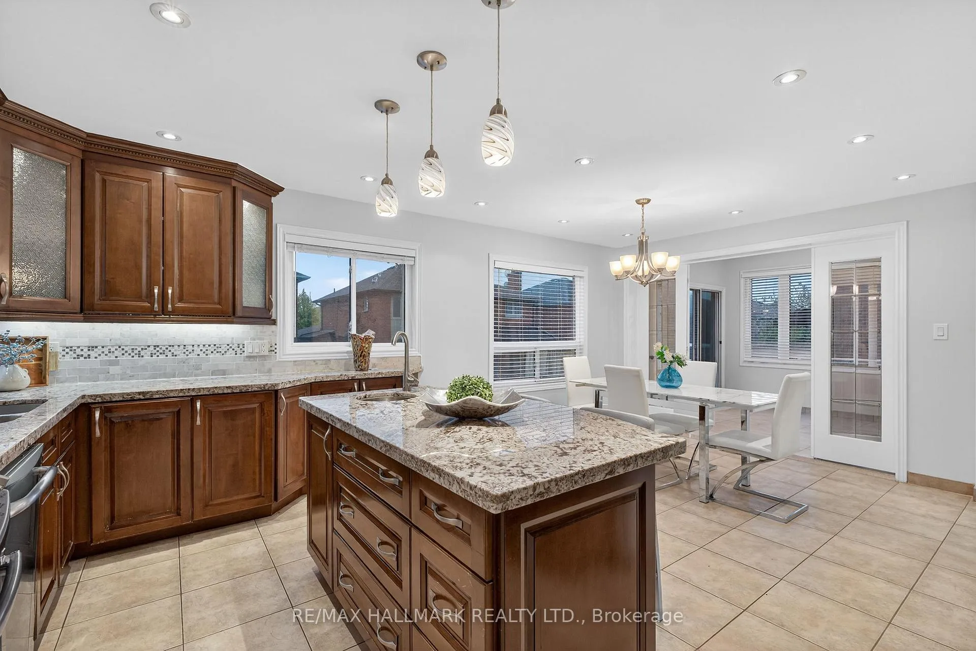 Photo 19 of 101 Embassy Drive, Vaughan, East Woodbridge — HOMEH