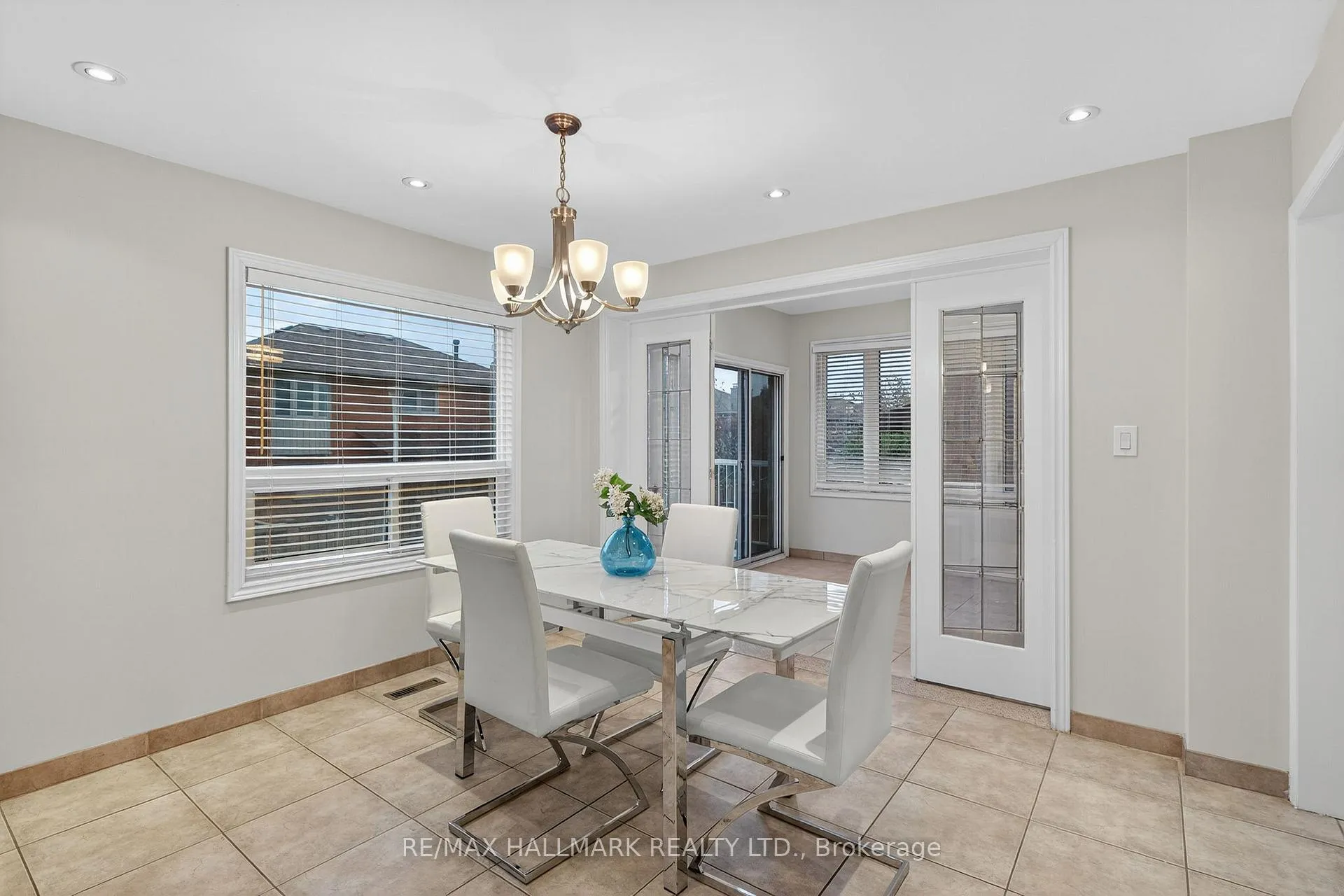 Photo 23 of 101 Embassy Drive, Vaughan, East Woodbridge — HOMEH