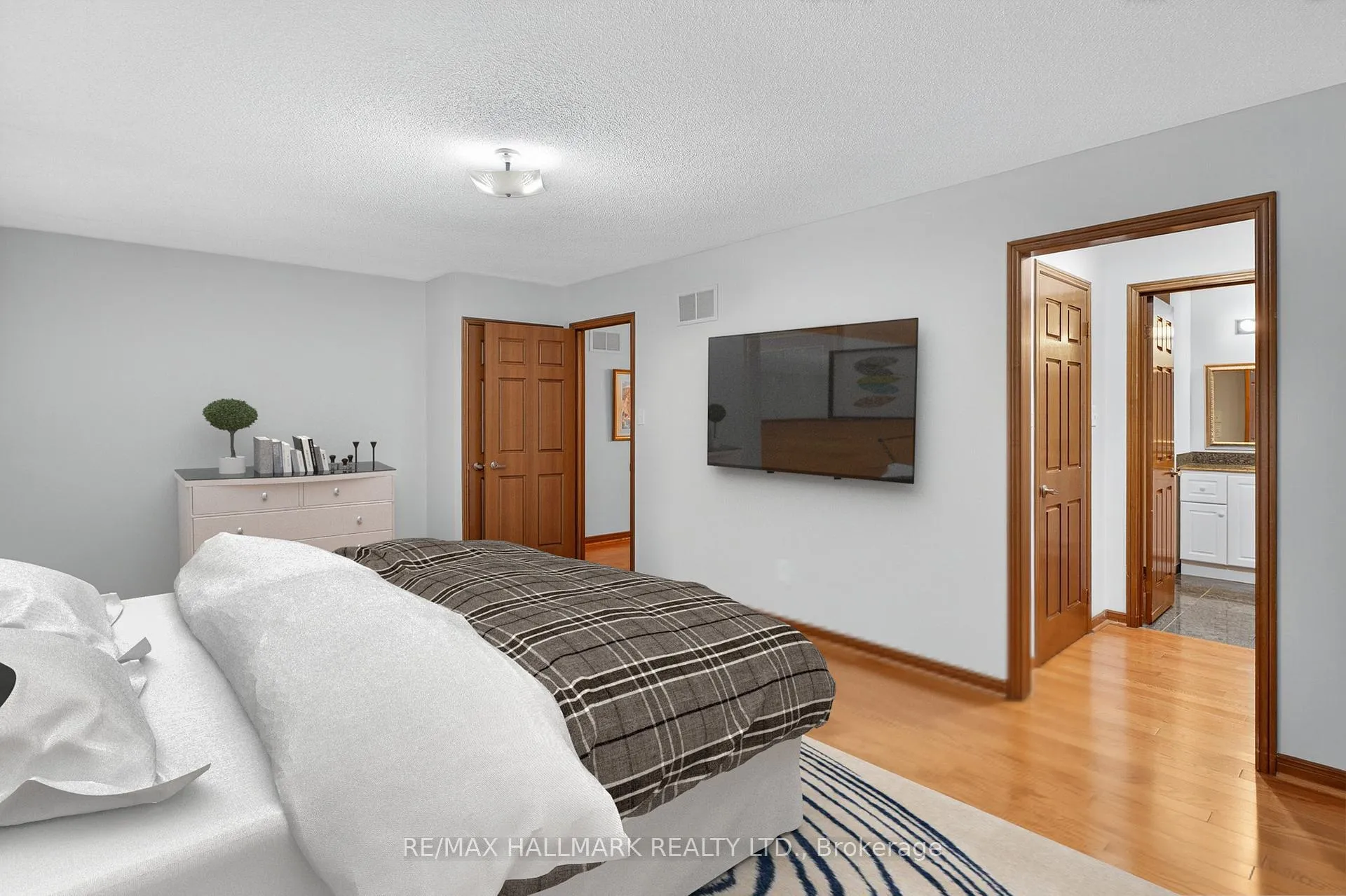 Photo 34 of 101 Embassy Drive, Vaughan, East Woodbridge — HOMEH