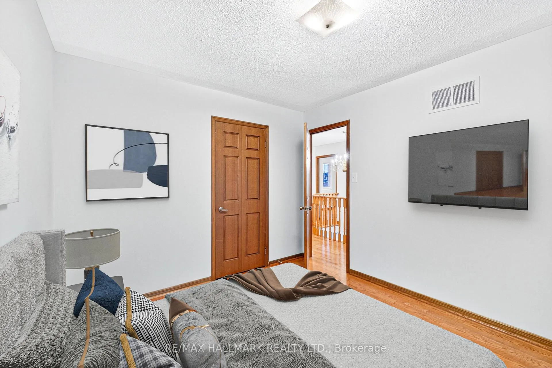 Photo 37 of 101 Embassy Drive, Vaughan, East Woodbridge — HOMEH