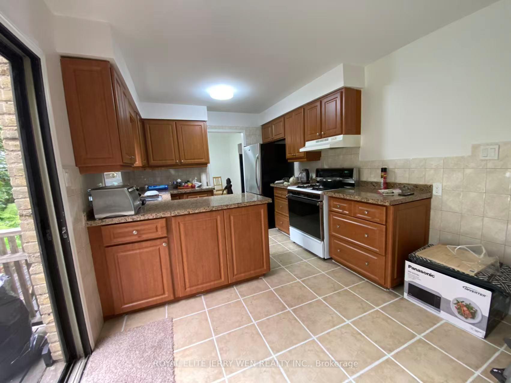 Photo 2 of 419 Stillmeadow Circle, Waterloo, Upper Beechwood — HOMEH