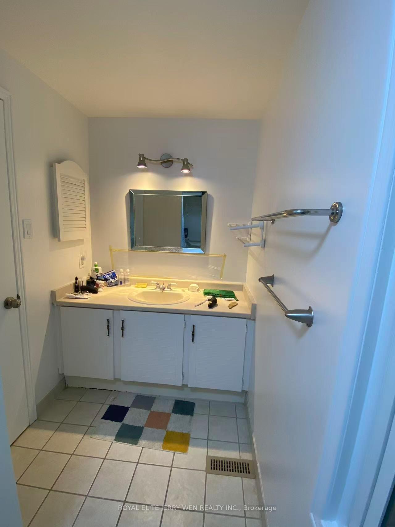 Photo 13 of 419 Stillmeadow Circle, Waterloo, Upper Beechwood — HOMEH