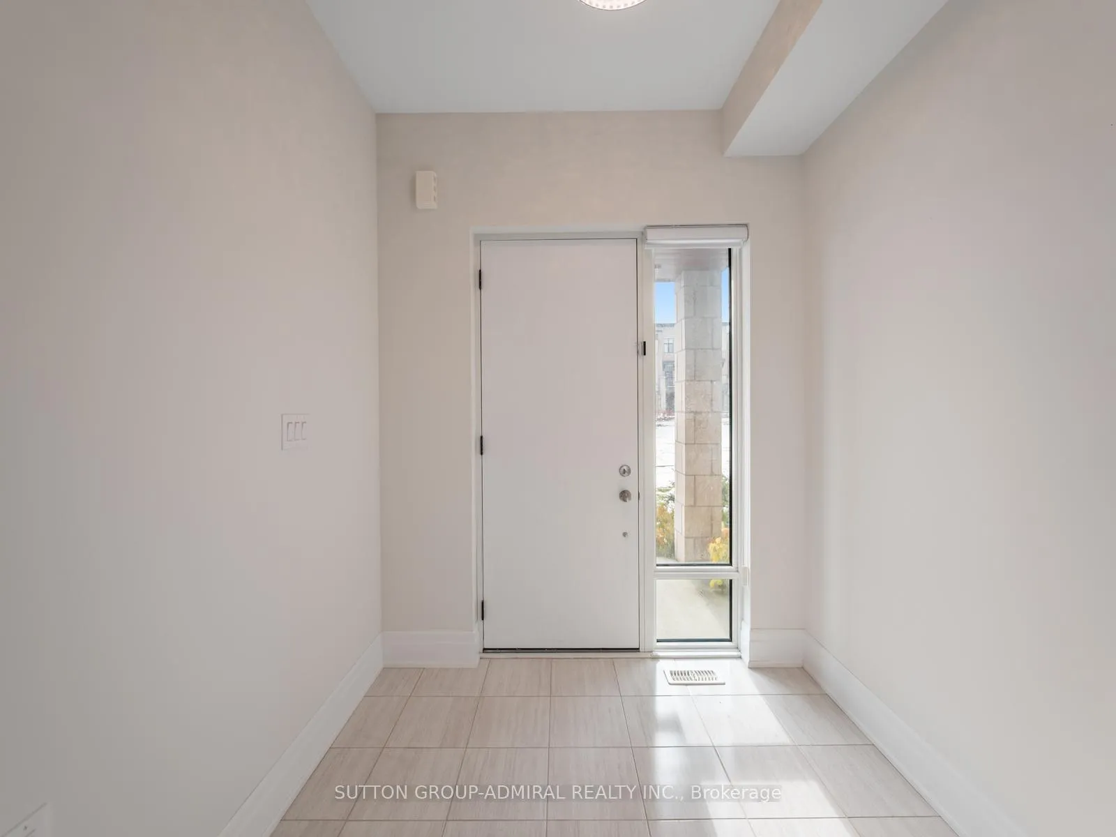 Photo 3 of 27 Adaskin Avenue, Vaughan, Patterson — HOMEH