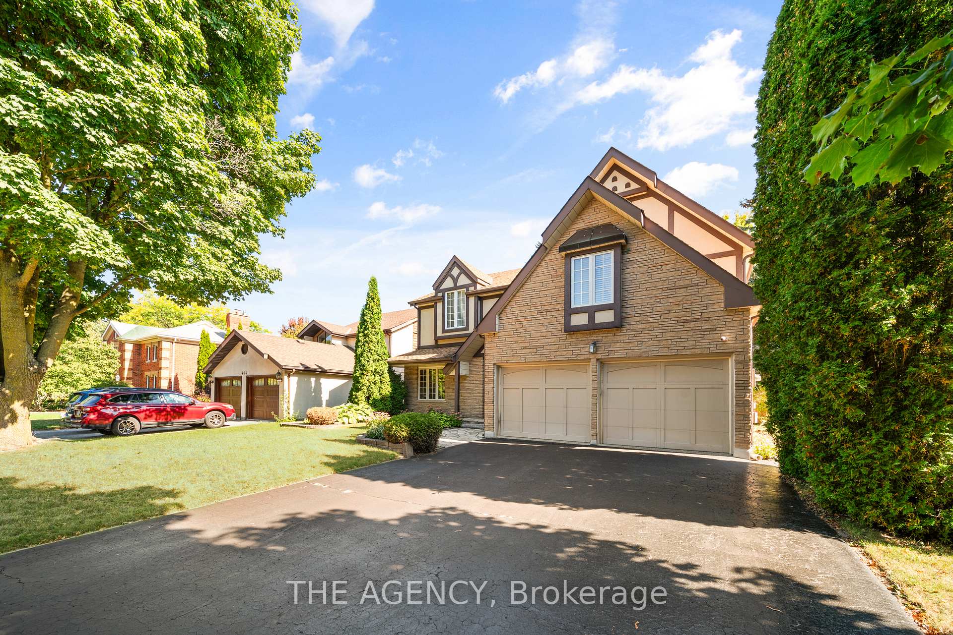 Photo 3 of 462 Winchester Drive, Waterloo — HOMEH