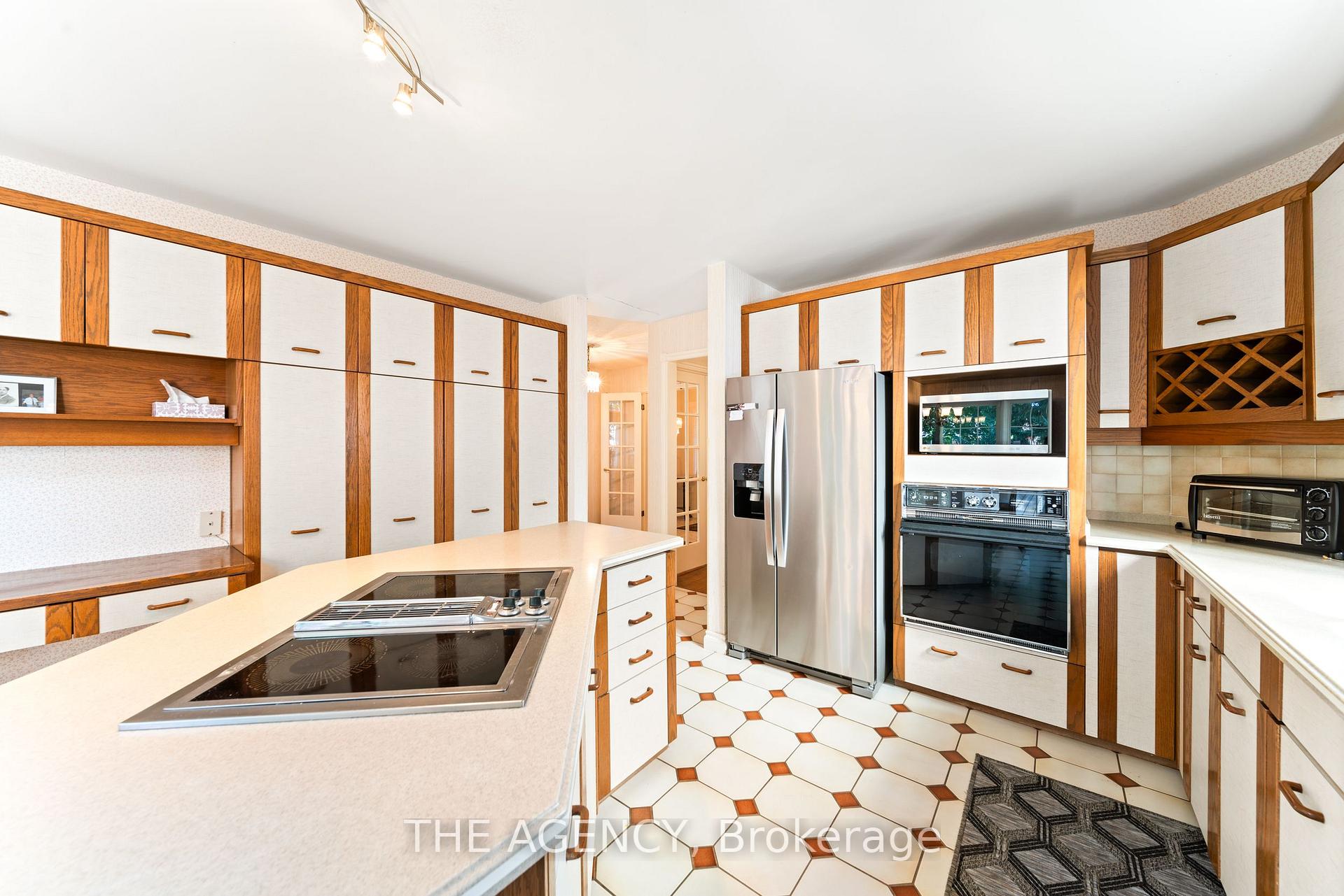 Photo 8 of 462 Winchester Drive, Waterloo — HOMEH