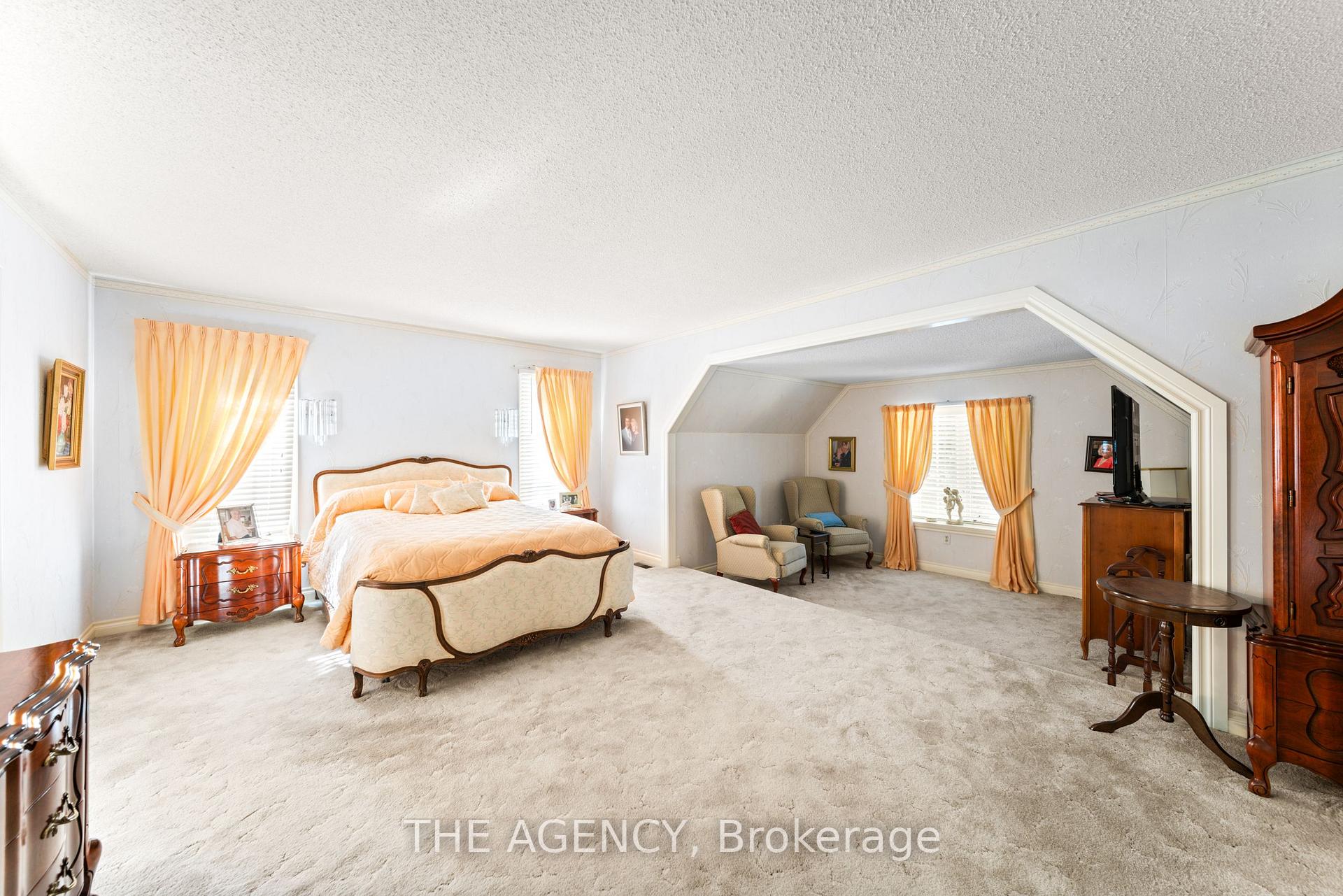 Photo 16 of 462 Winchester Drive, Waterloo — HOMEH