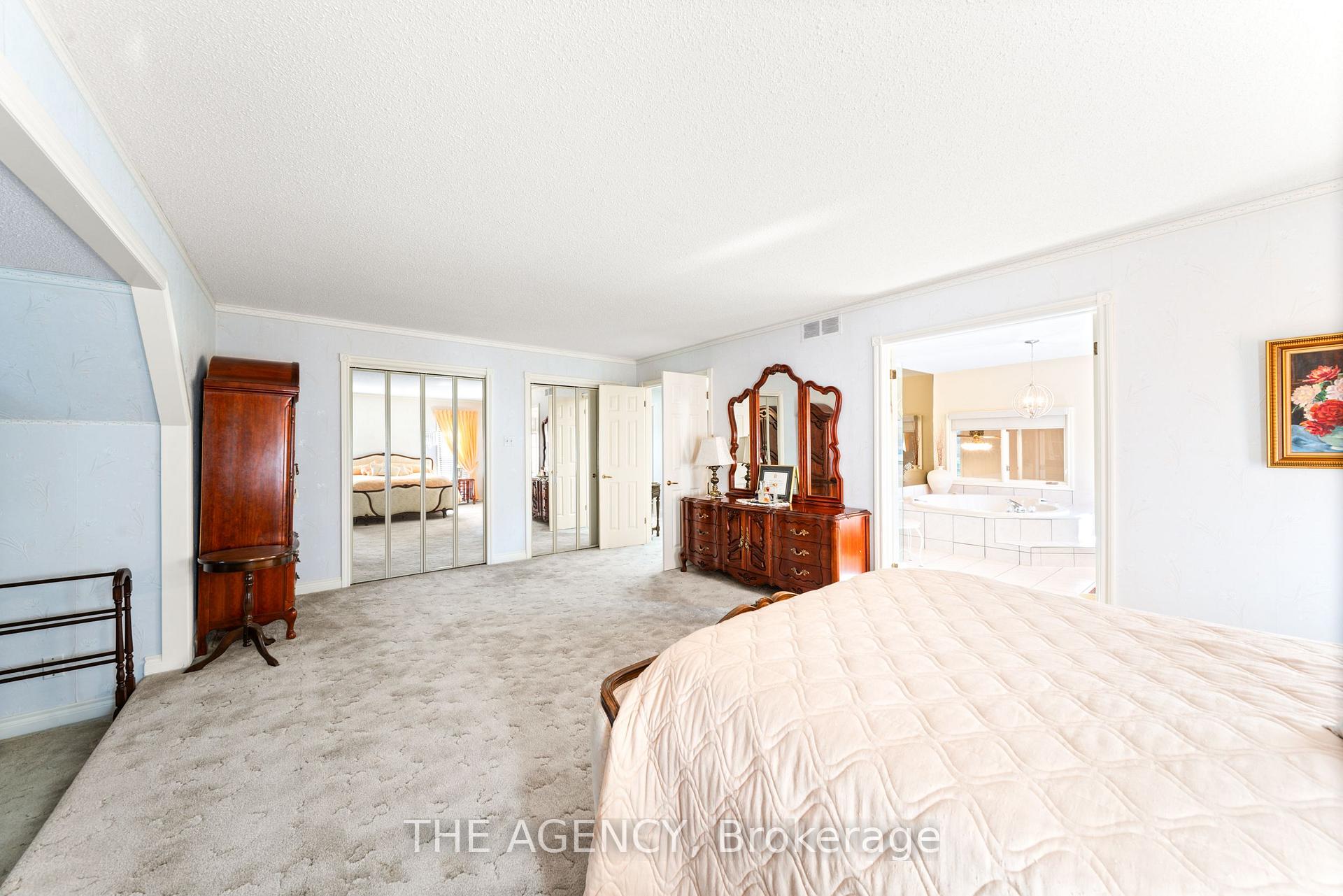 Photo 17 of 462 Winchester Drive, Waterloo — HOMEH