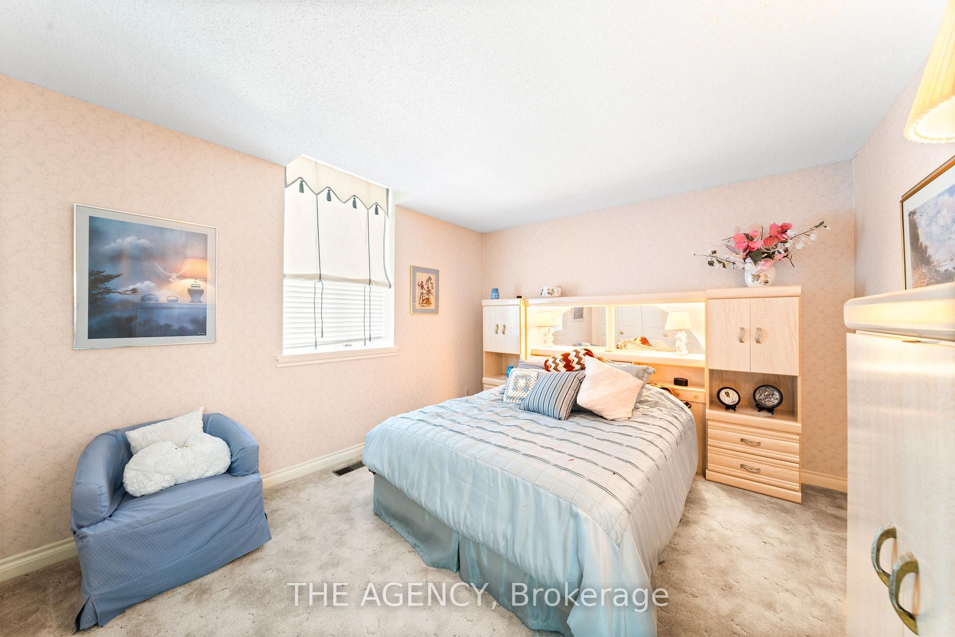 Photo 19 of 462 Winchester Drive, Waterloo — HOMEH