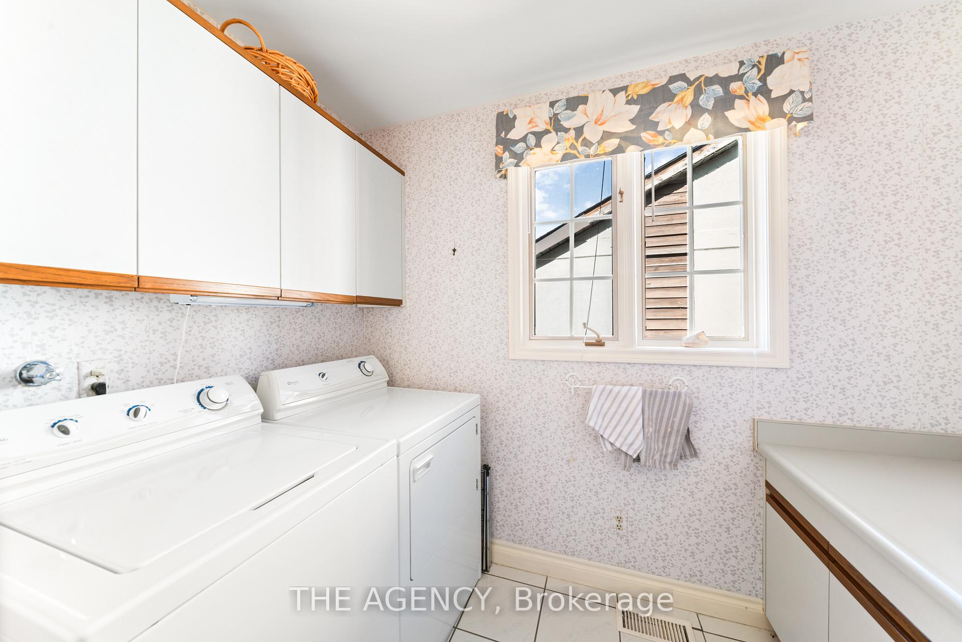 Photo 22 of 462 Winchester Drive, Waterloo — HOMEH