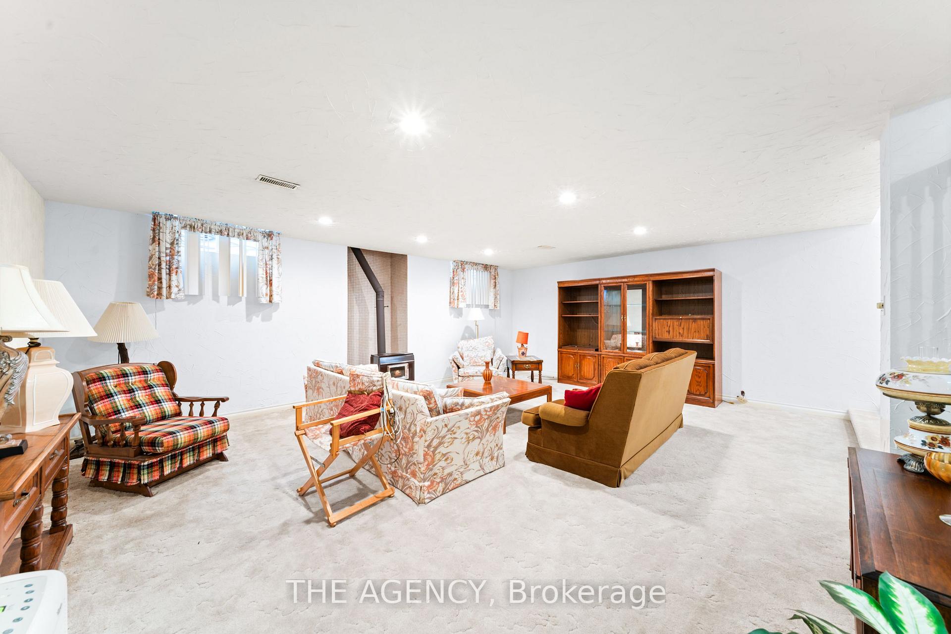 Photo 23 of 462 Winchester Drive, Waterloo — HOMEH